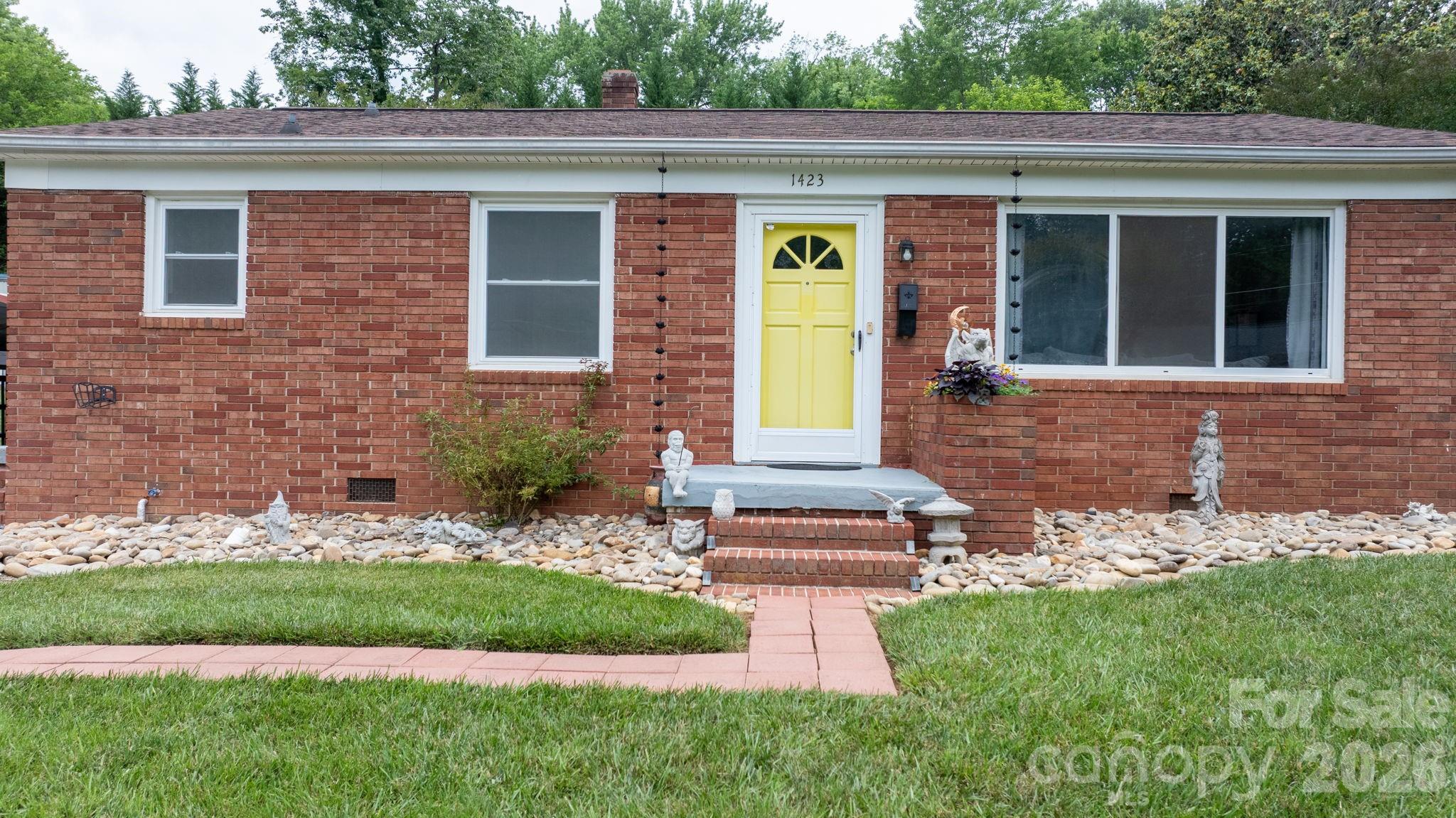 1423 16th Avenue NE — Hickory