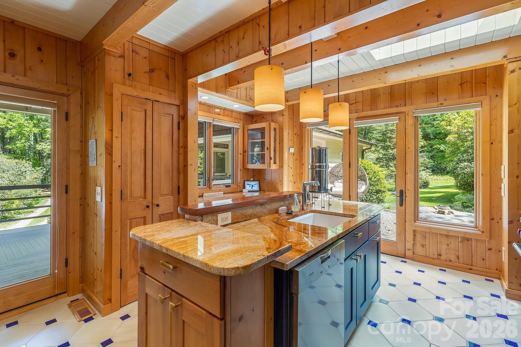 1213 Bull Pen Road — Cashiers