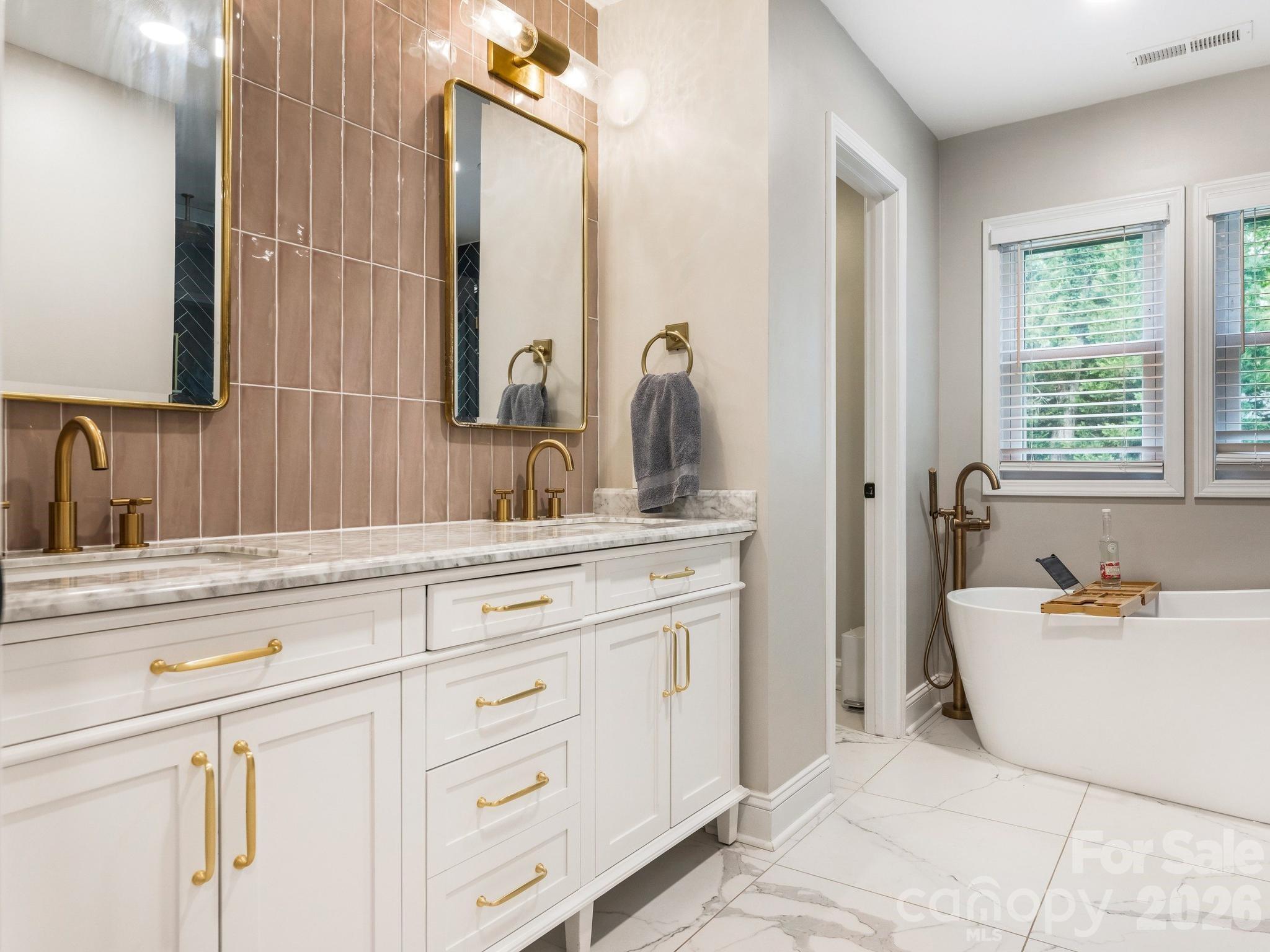 6801 Rollingridge Drive — Charlotte