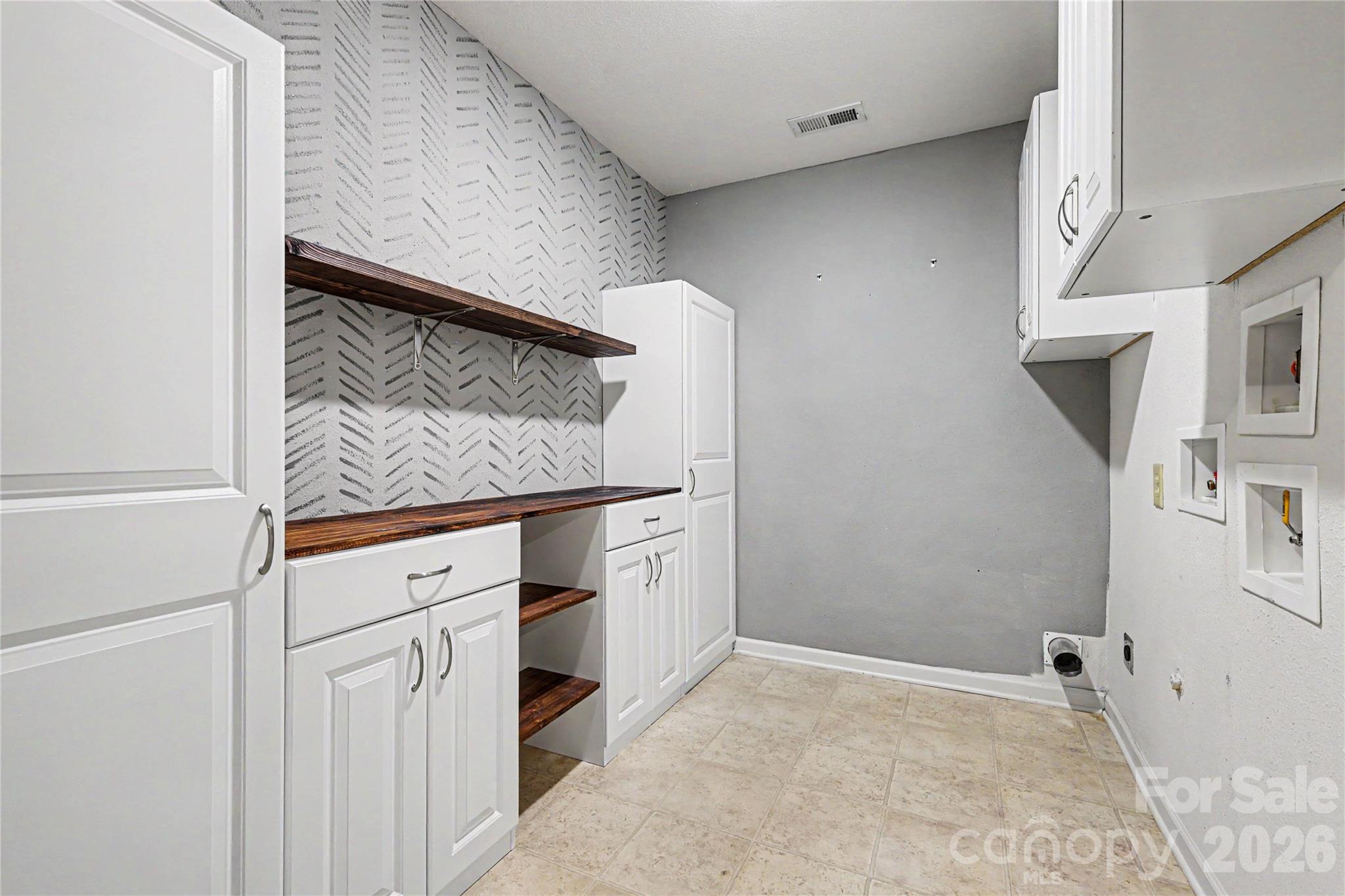 3800 Shasta Circle — Clover