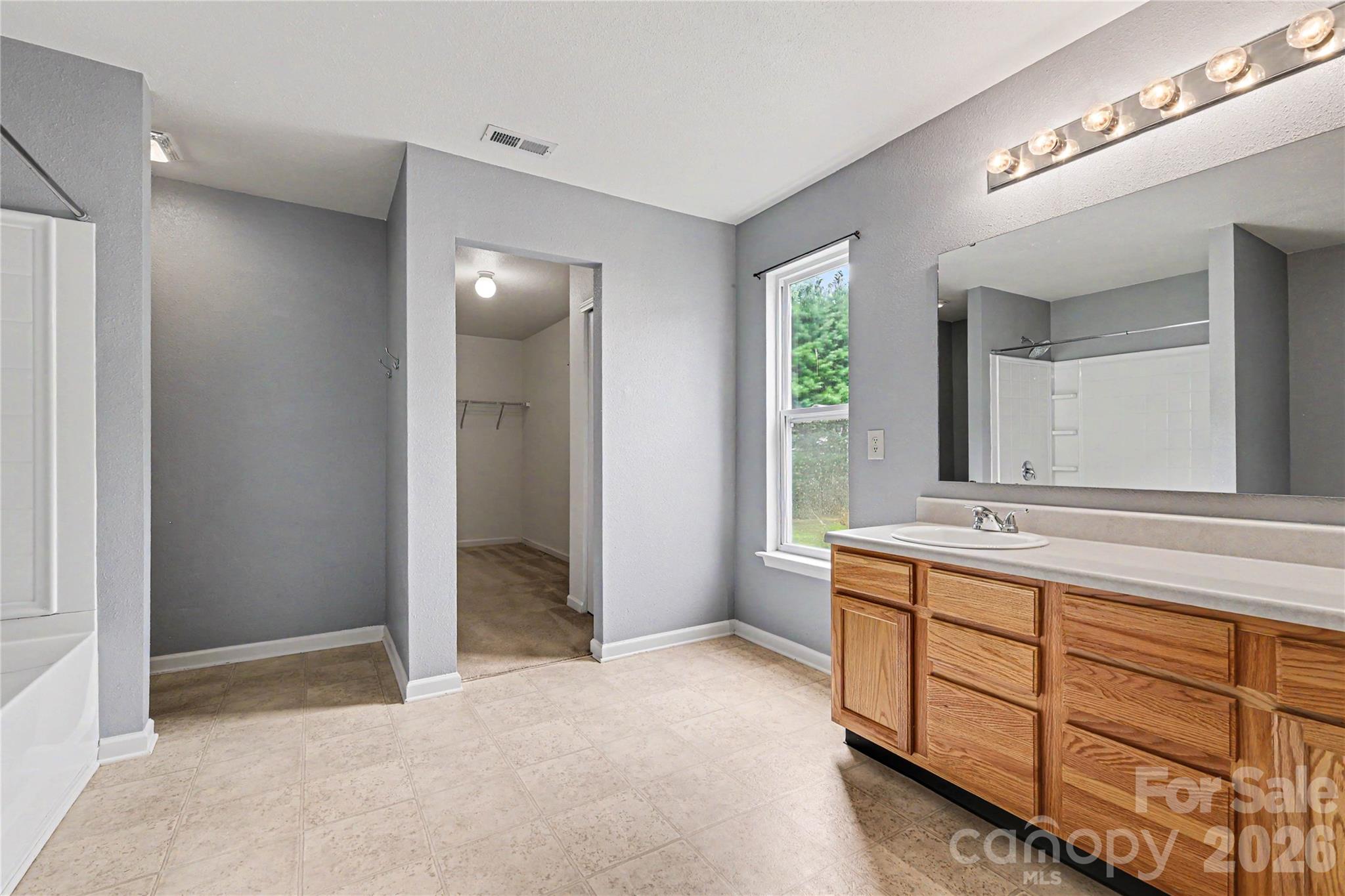 3800 Shasta Circle — Clover