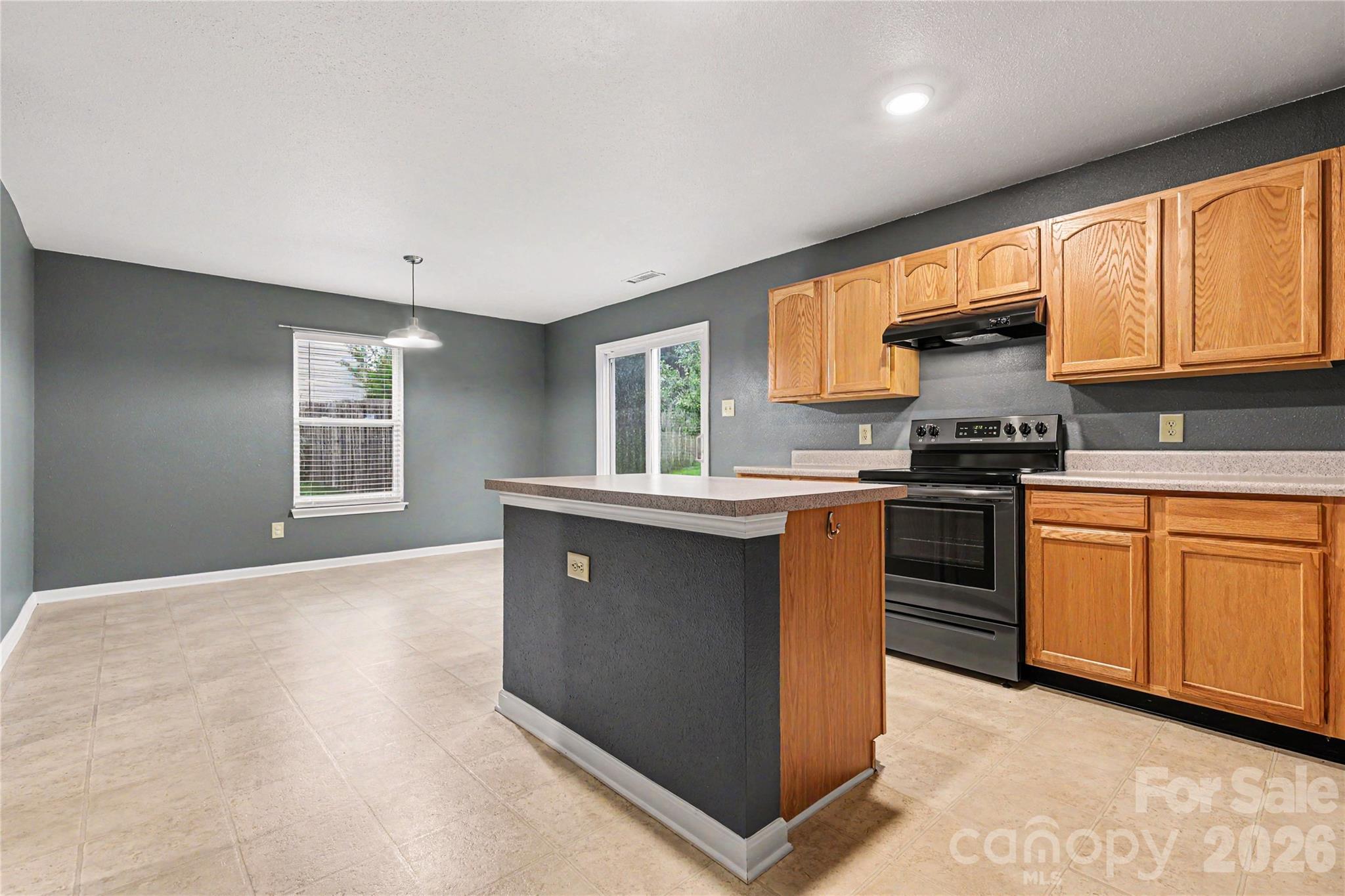 3800 Shasta Circle — Clover