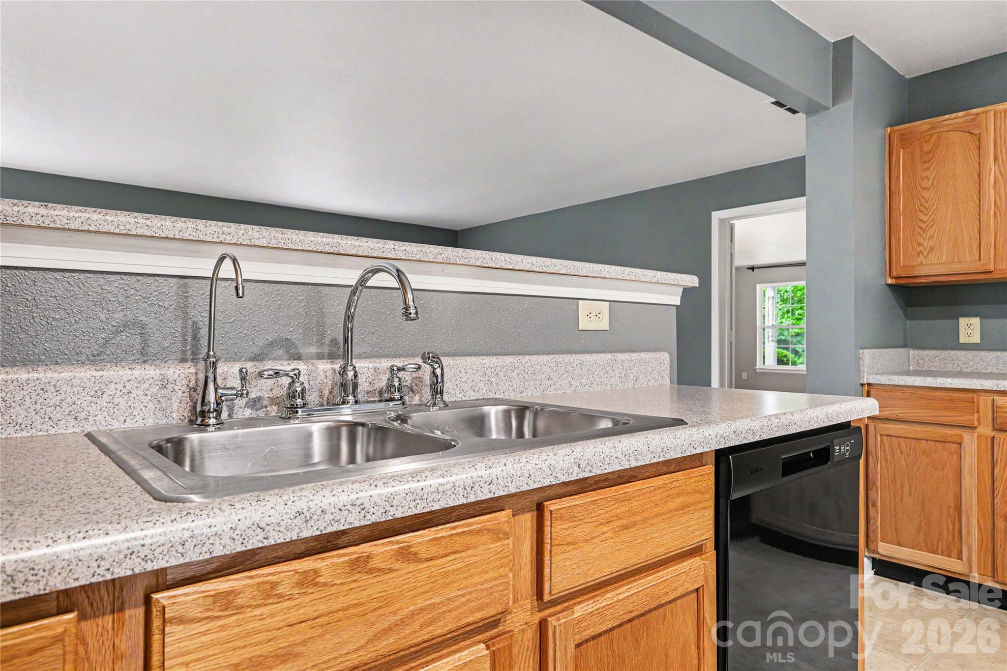 3800 Shasta Circle — Clover