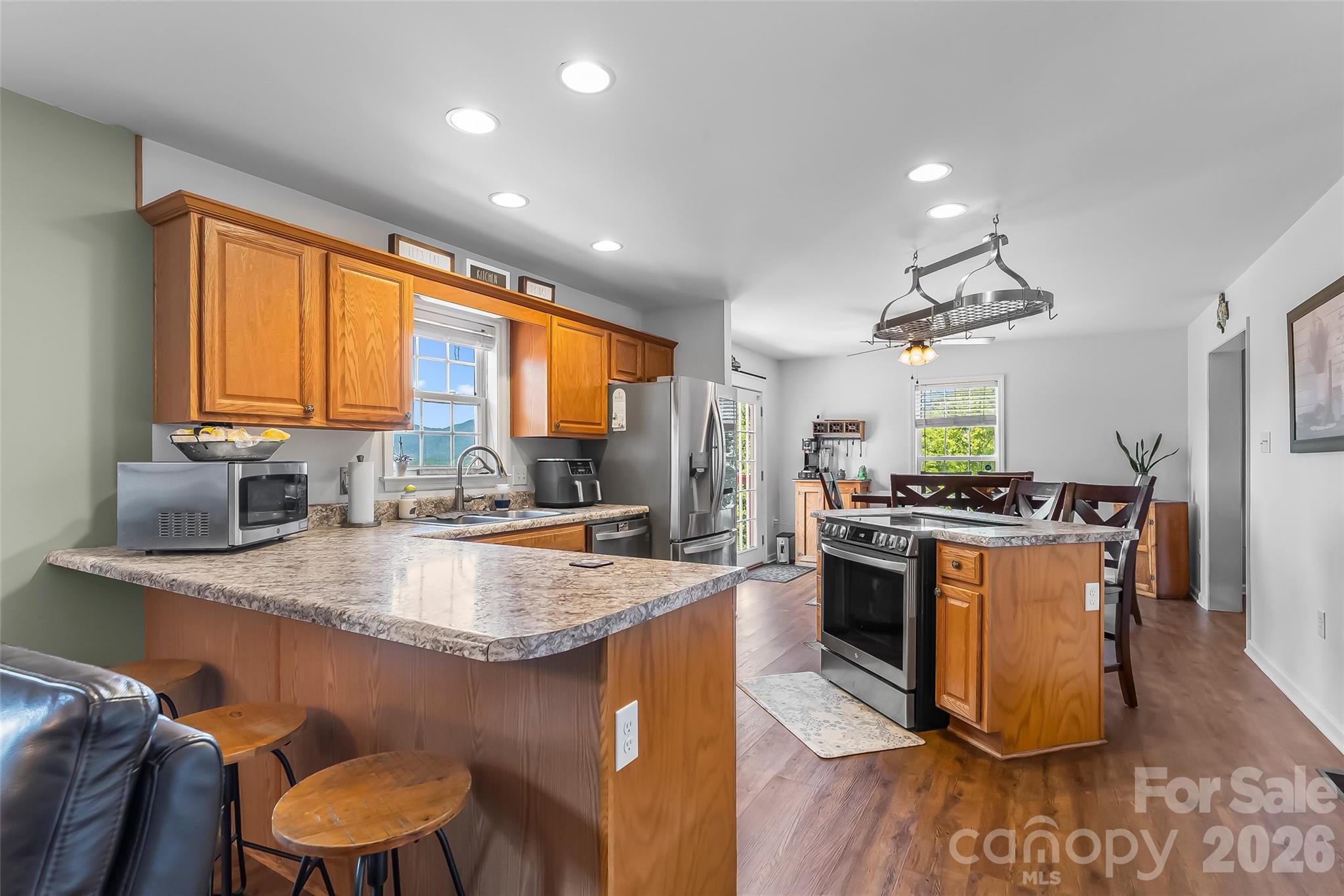70 Heslar Way — Marshall