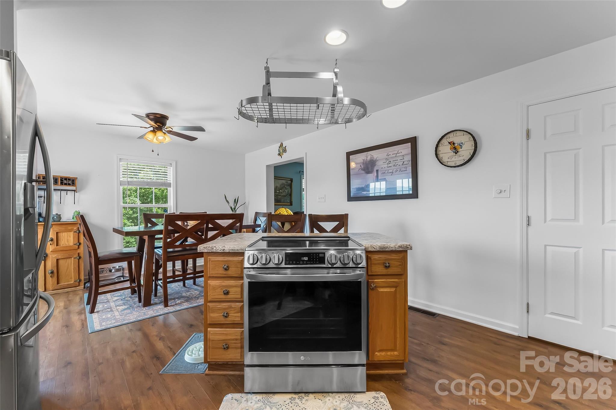 70 Heslar Way — Marshall