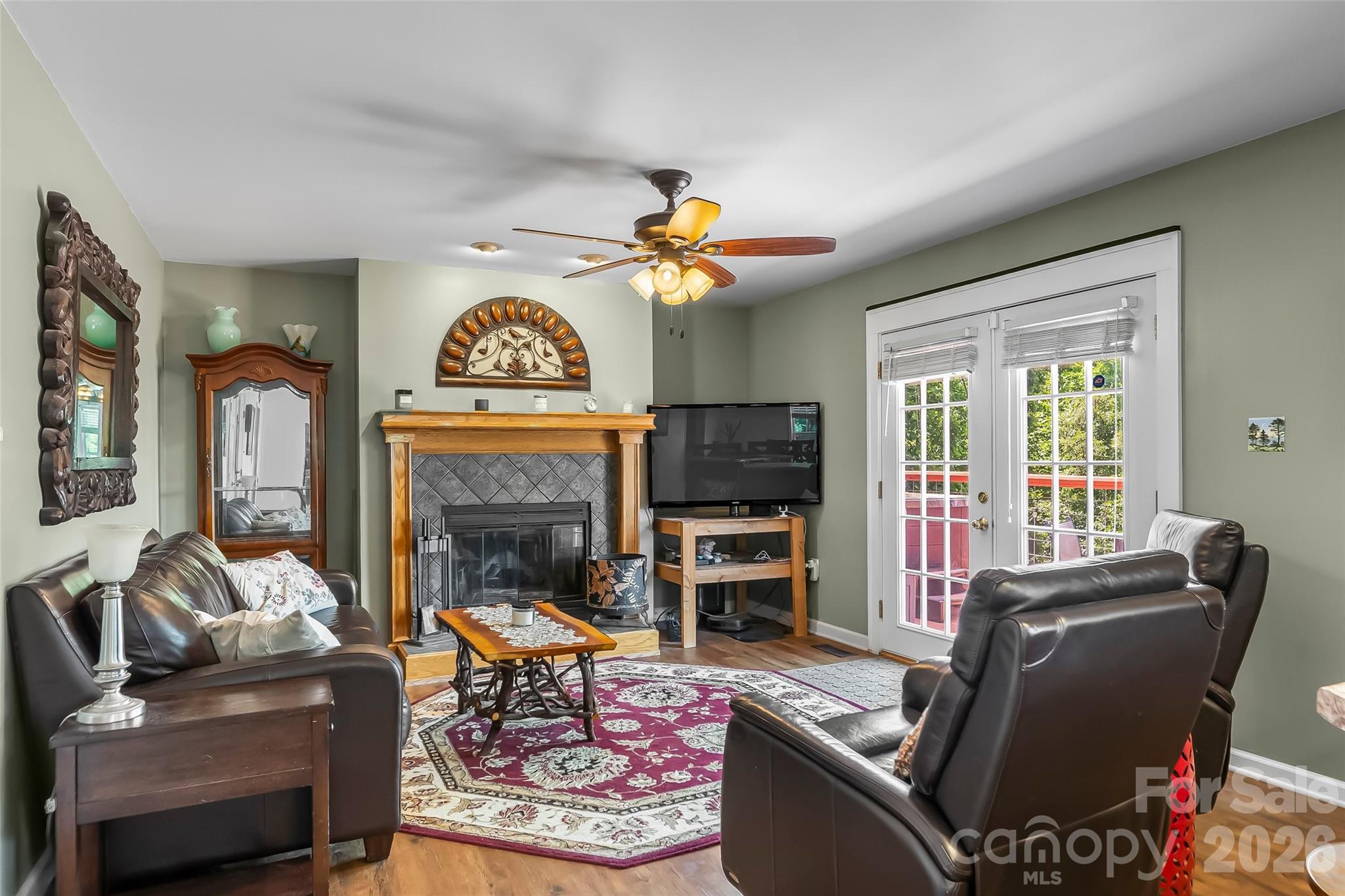 70 Heslar Way — Marshall