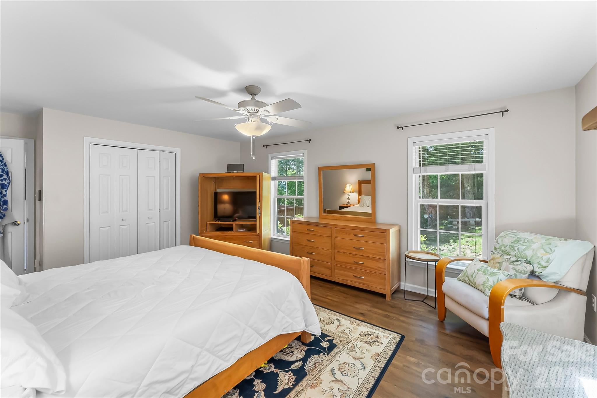 70 Heslar Way — Marshall