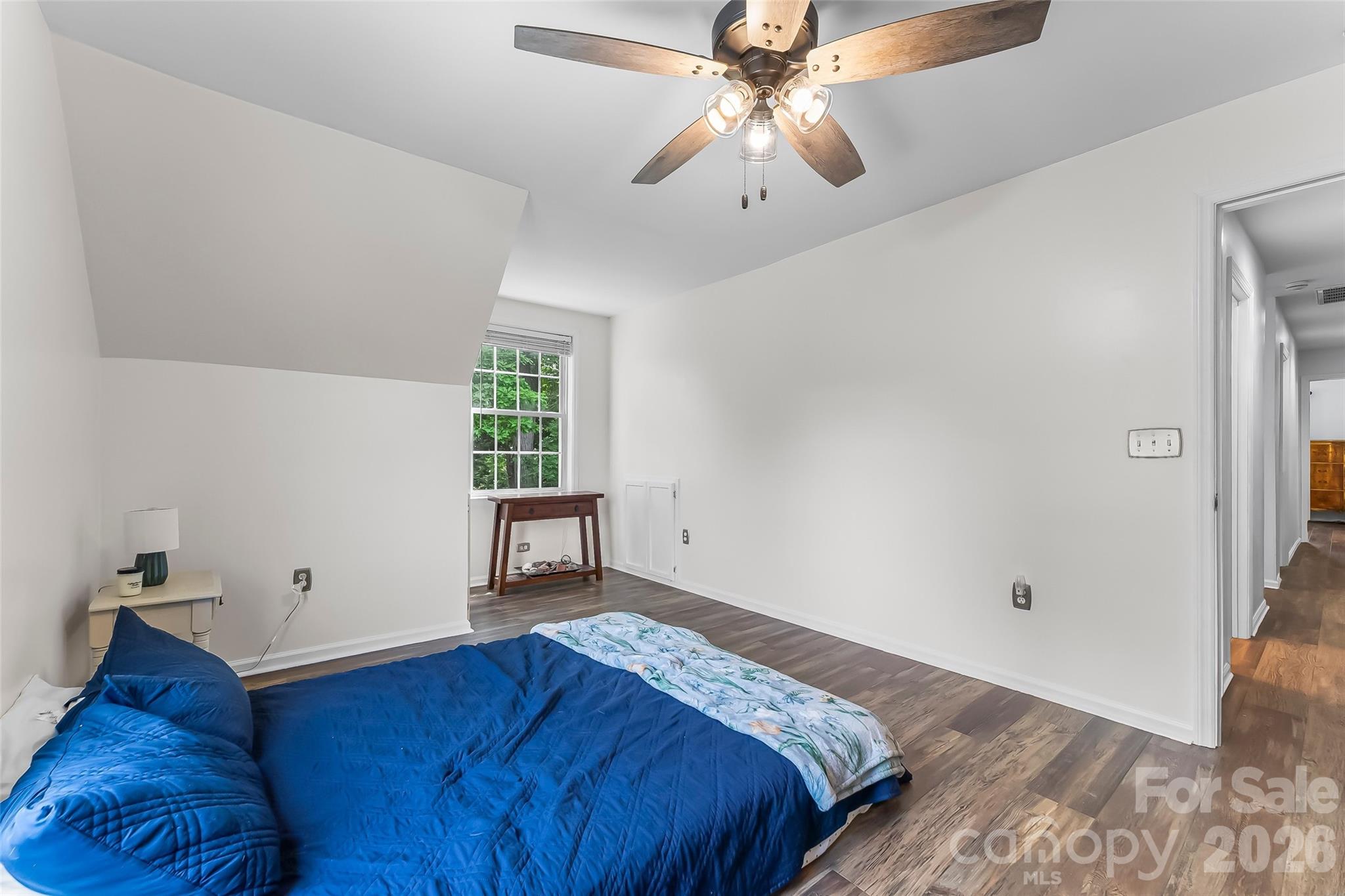 70 Heslar Way — Marshall