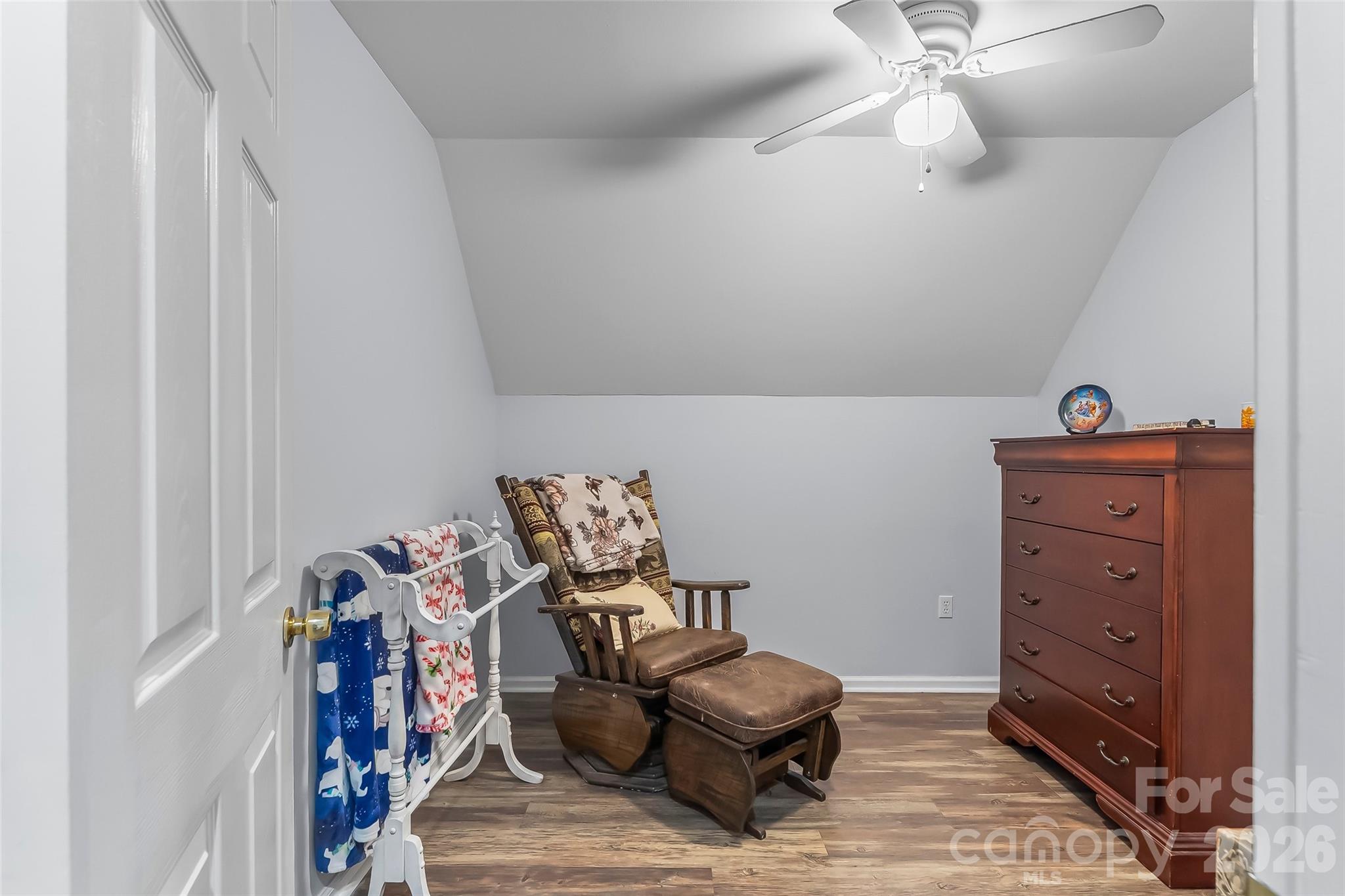 70 Heslar Way — Marshall