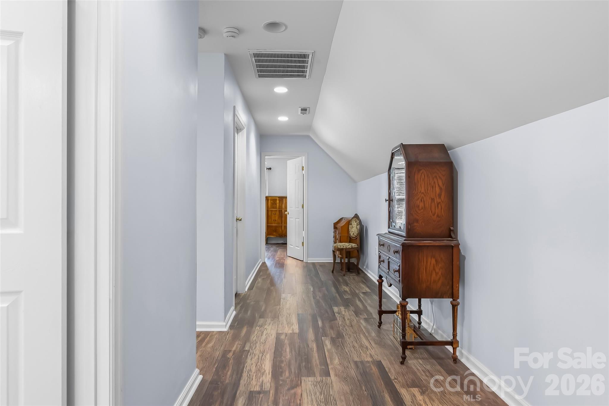 70 Heslar Way — Marshall