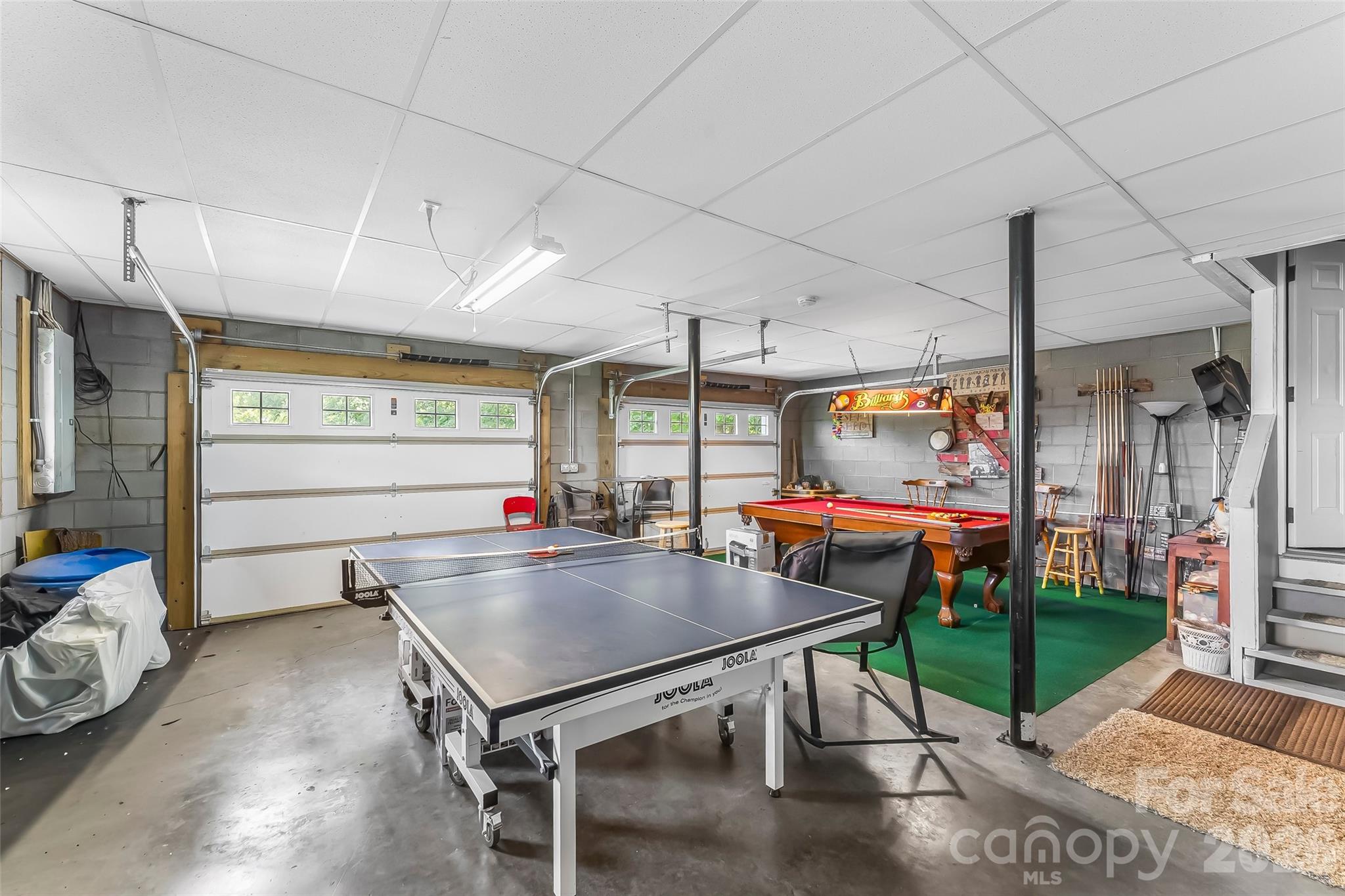 70 Heslar Way — Marshall