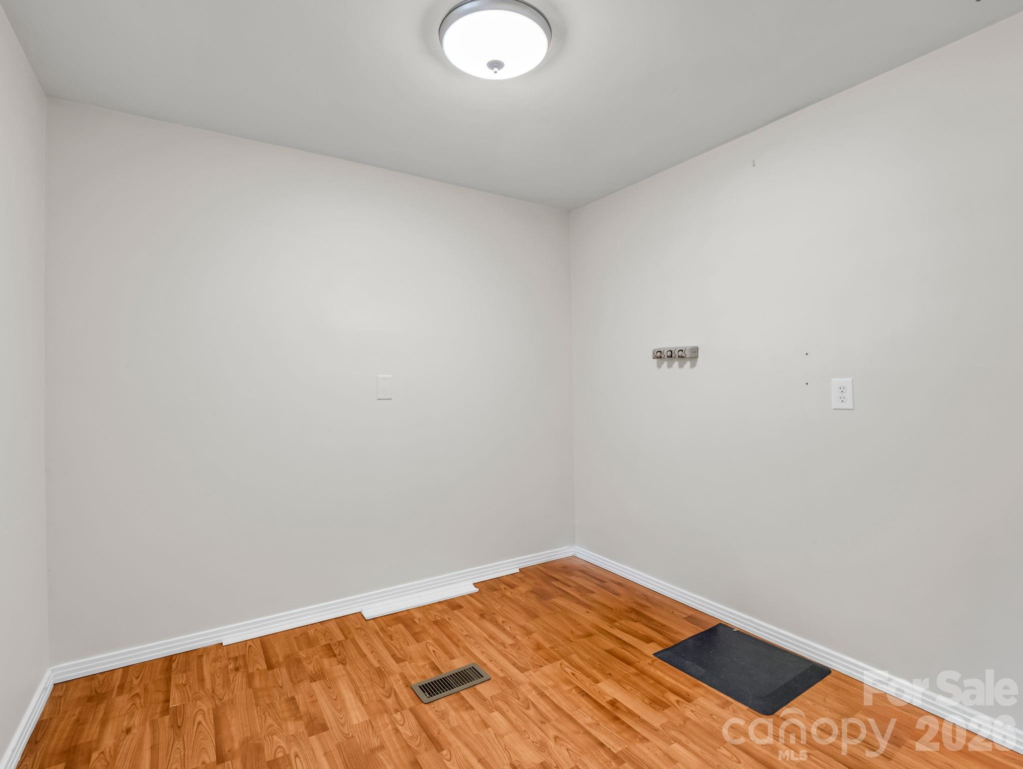 151 Woodside Drive — Forest City