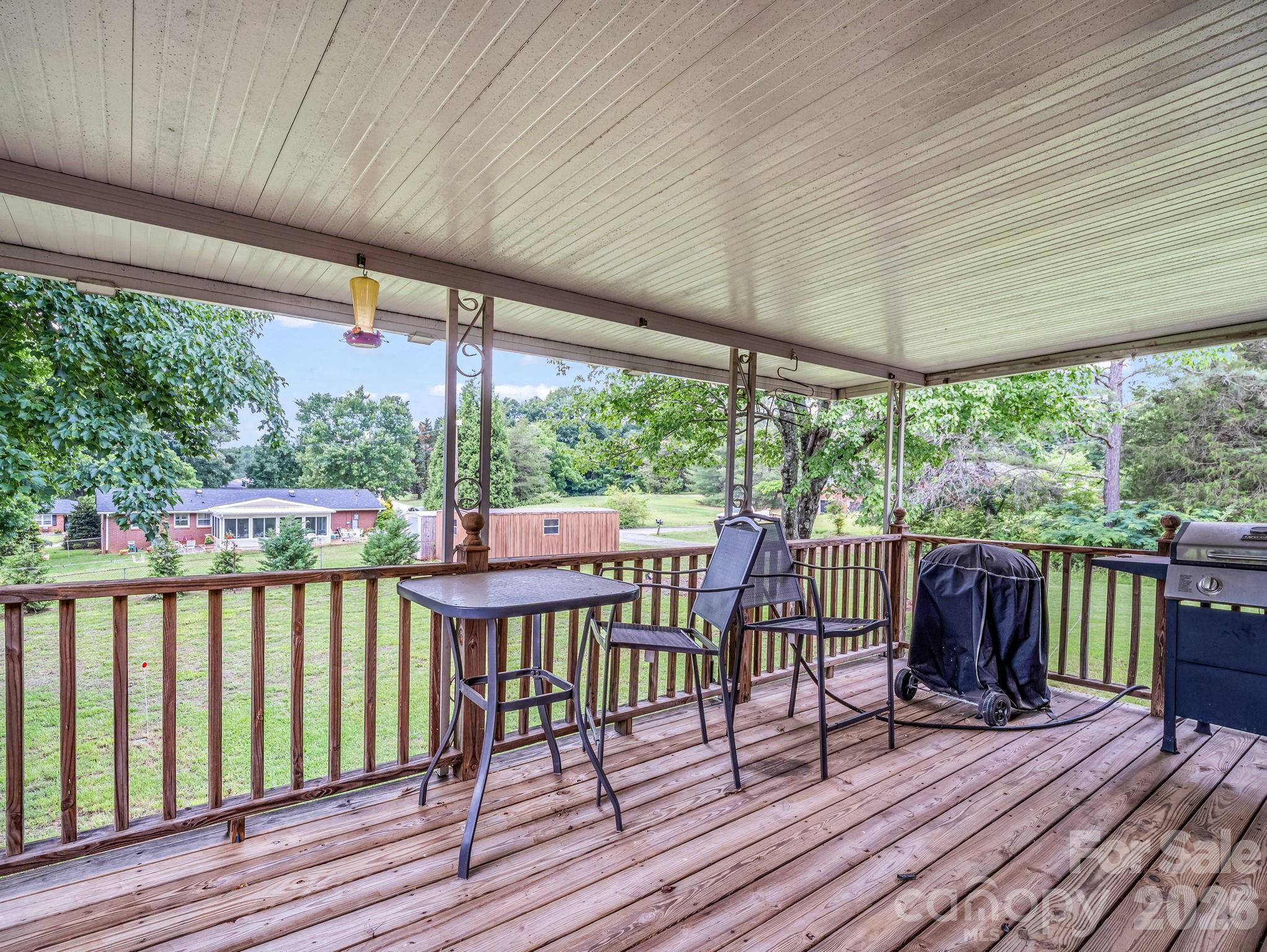 151 Woodside Drive — Forest City