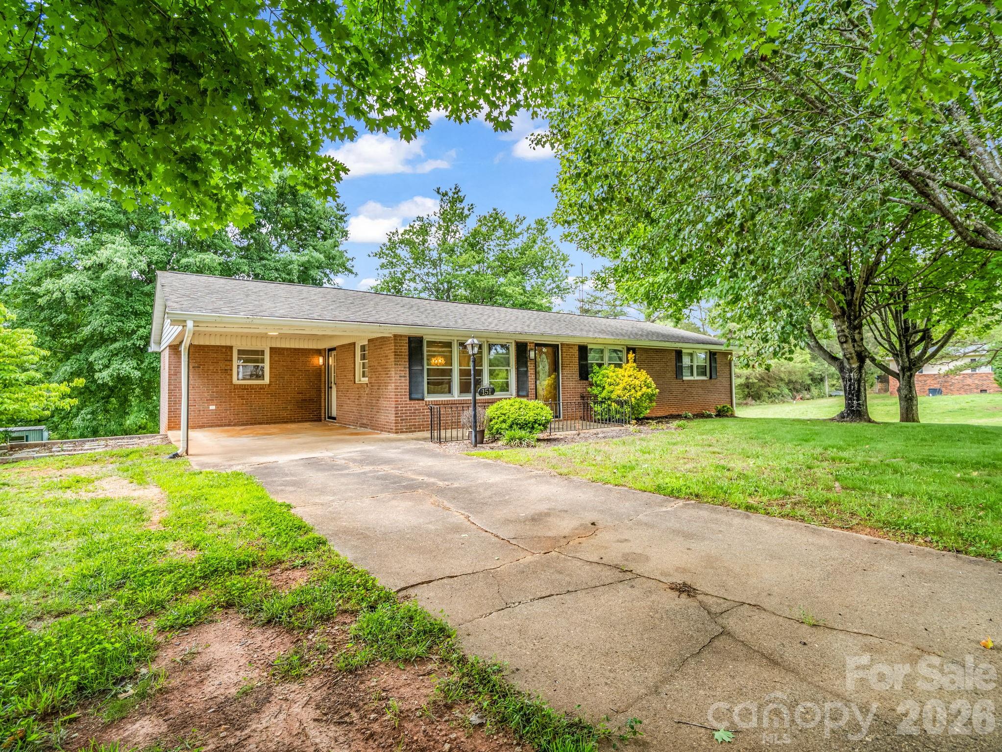 151 Woodside Drive — Forest City