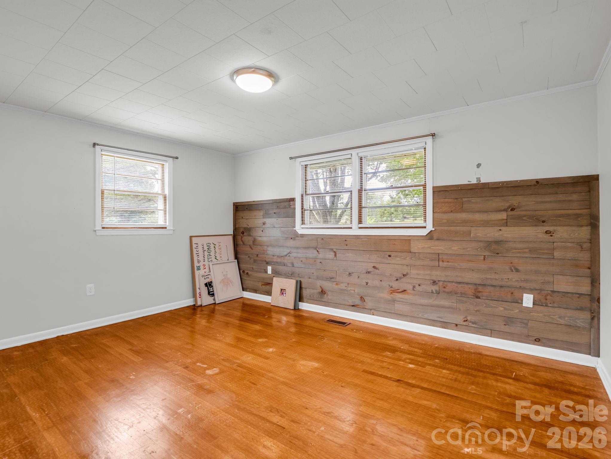 151 Woodside Drive — Forest City
