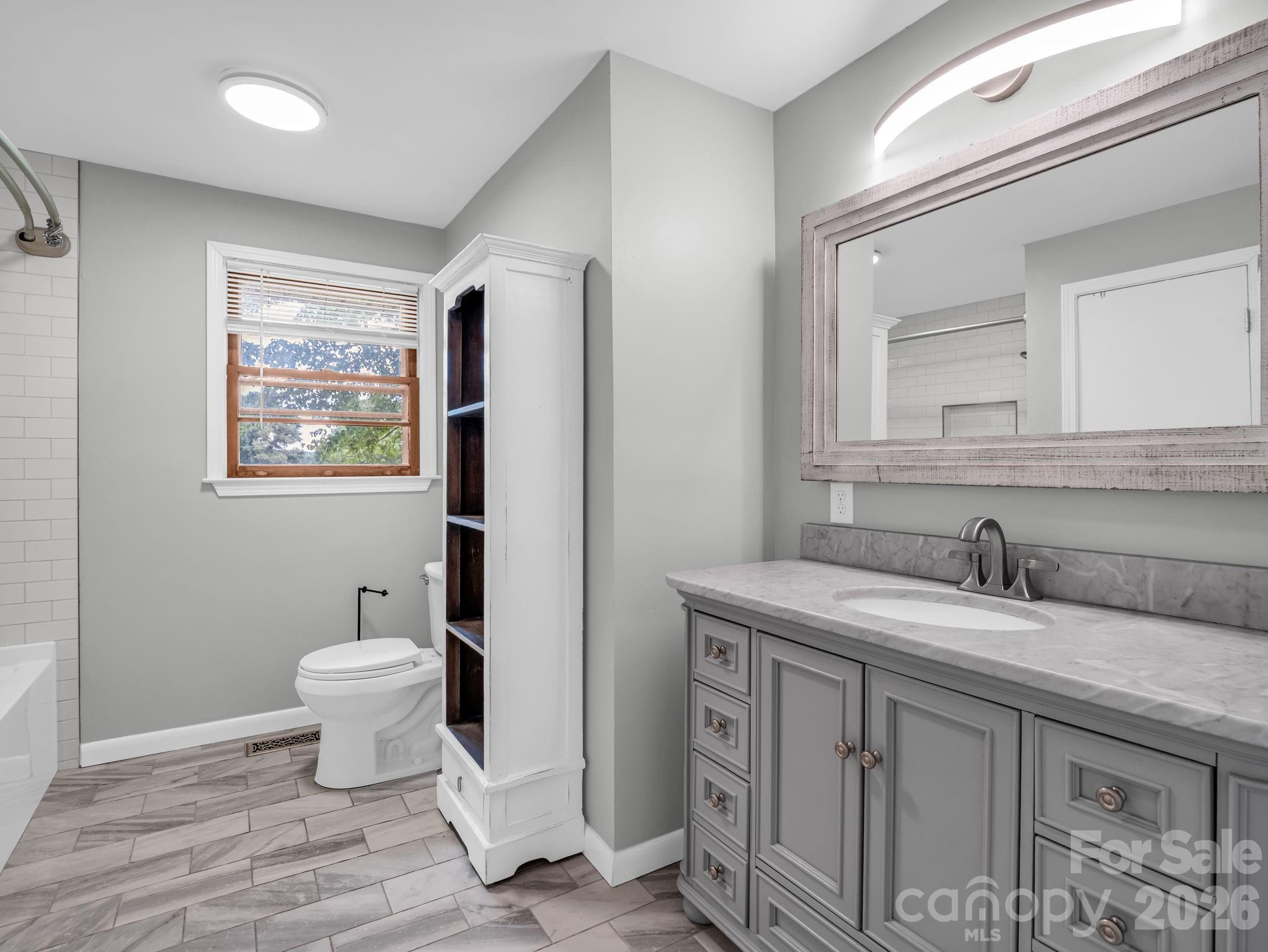 151 Woodside Drive — Forest City
