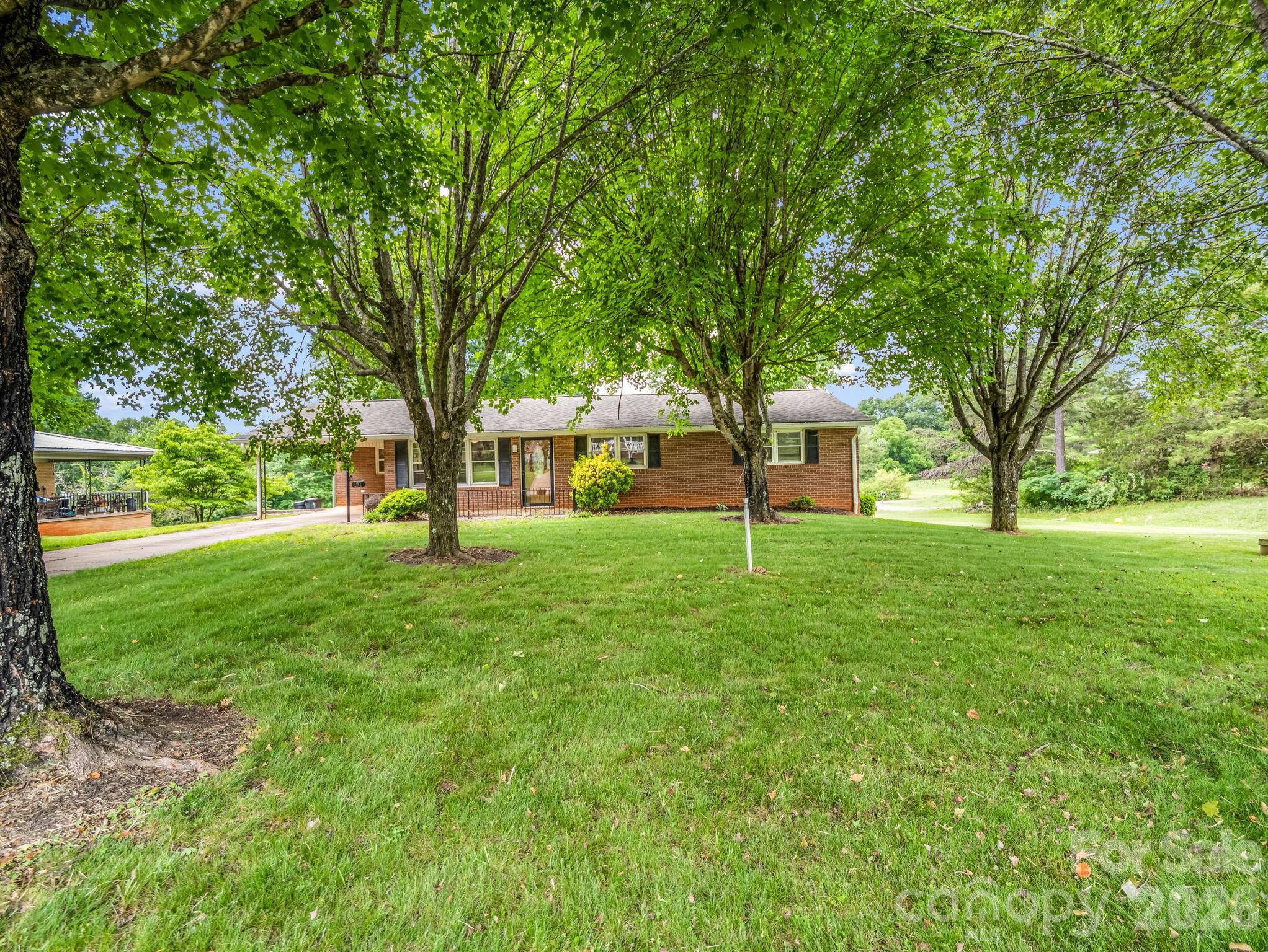 151 Woodside Drive — Forest City