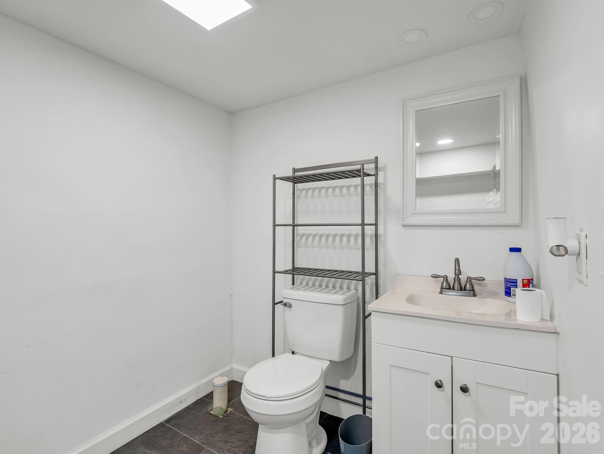 151 Woodside Drive — Forest City