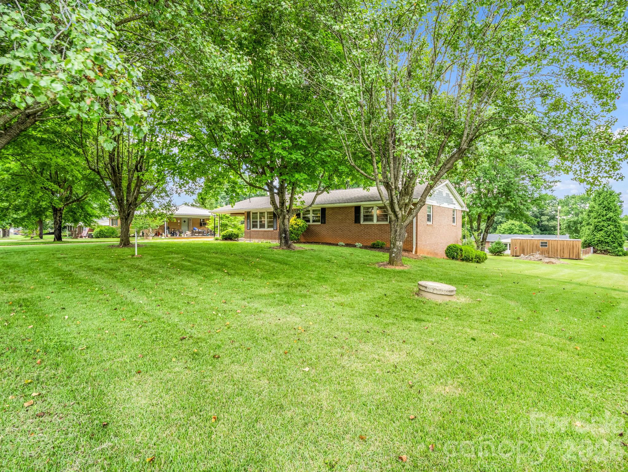 151 Woodside Drive — Forest City