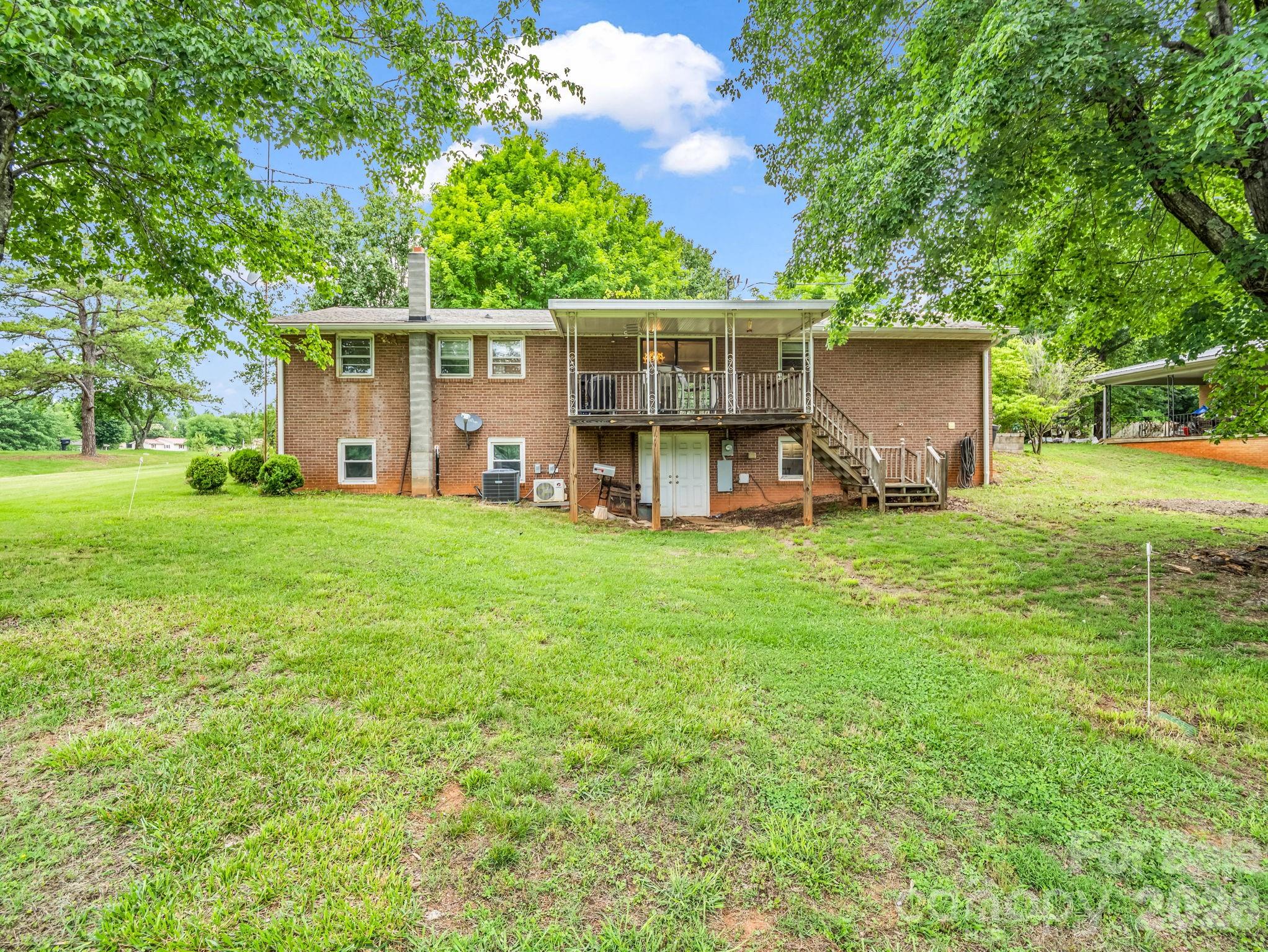 151 Woodside Drive — Forest City