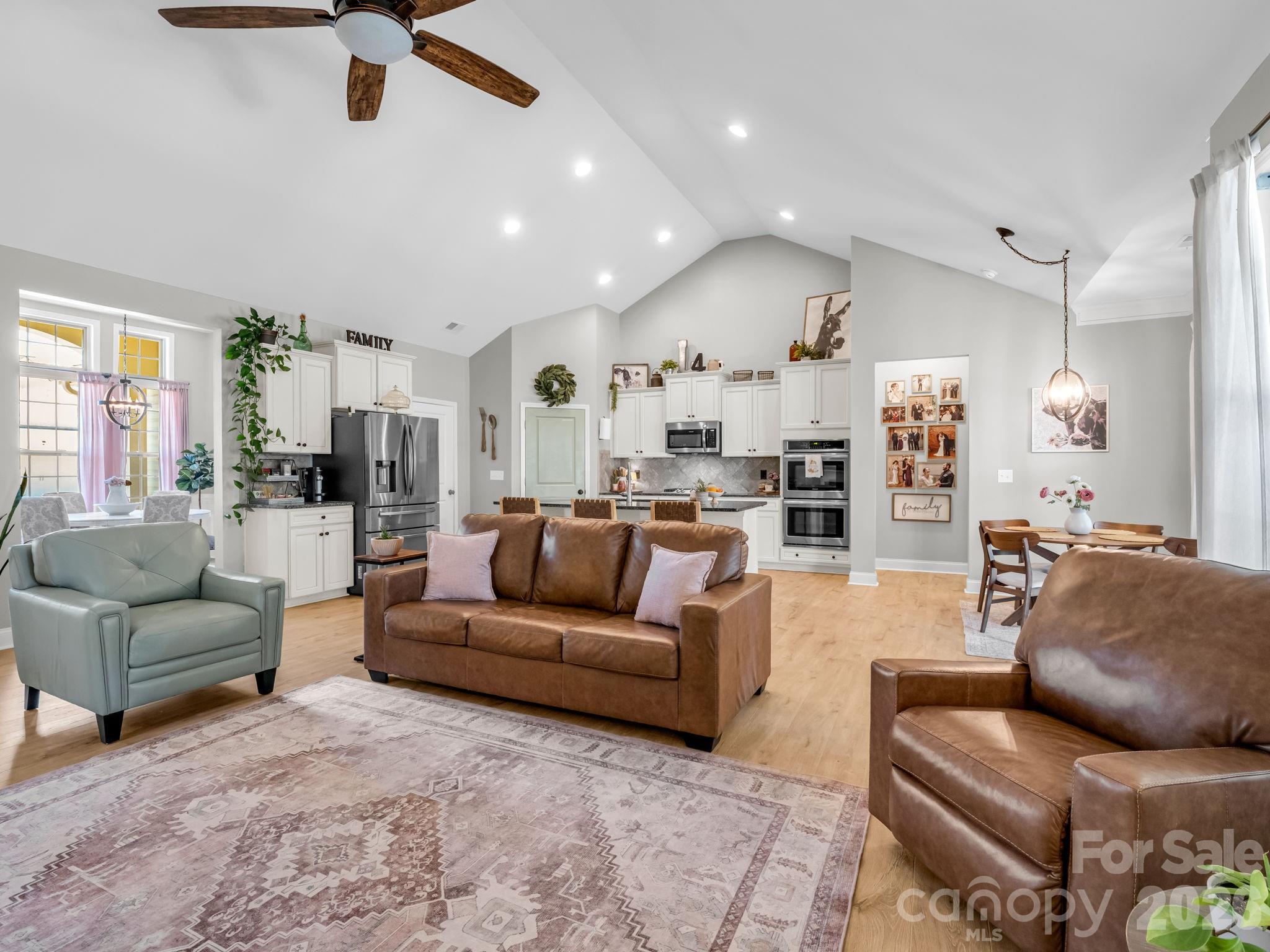 672 Ridgeville Crossing Drive — Inman
