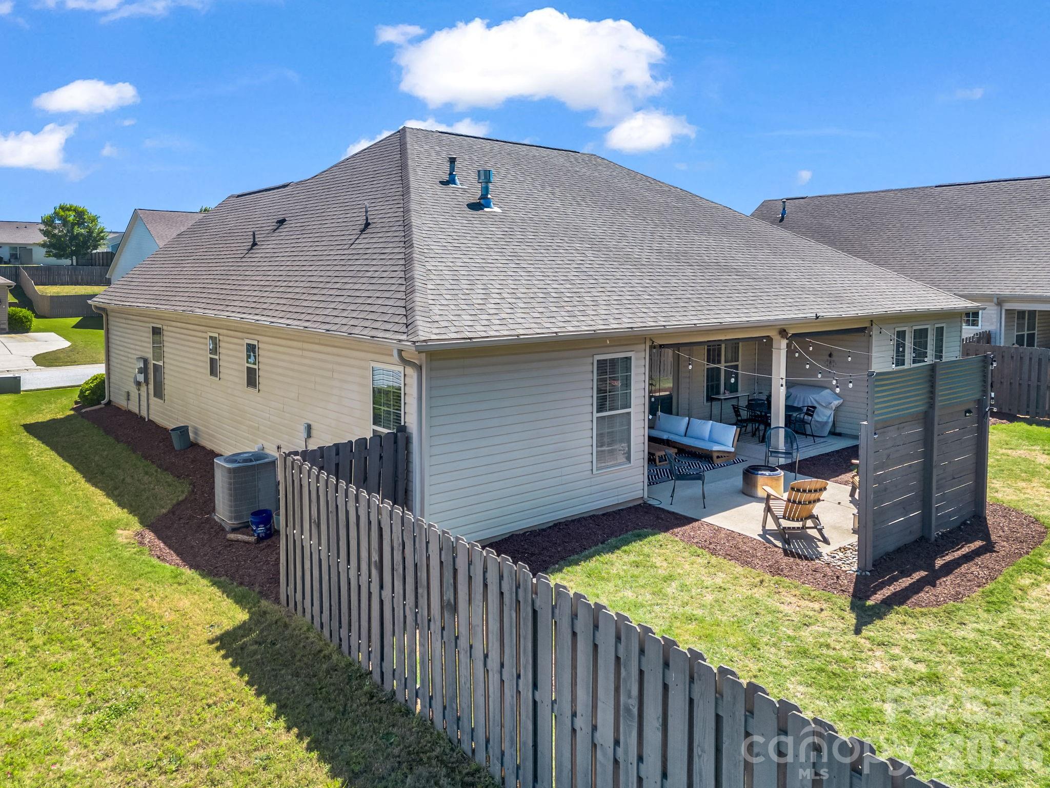 672 Ridgeville Crossing Drive — Inman