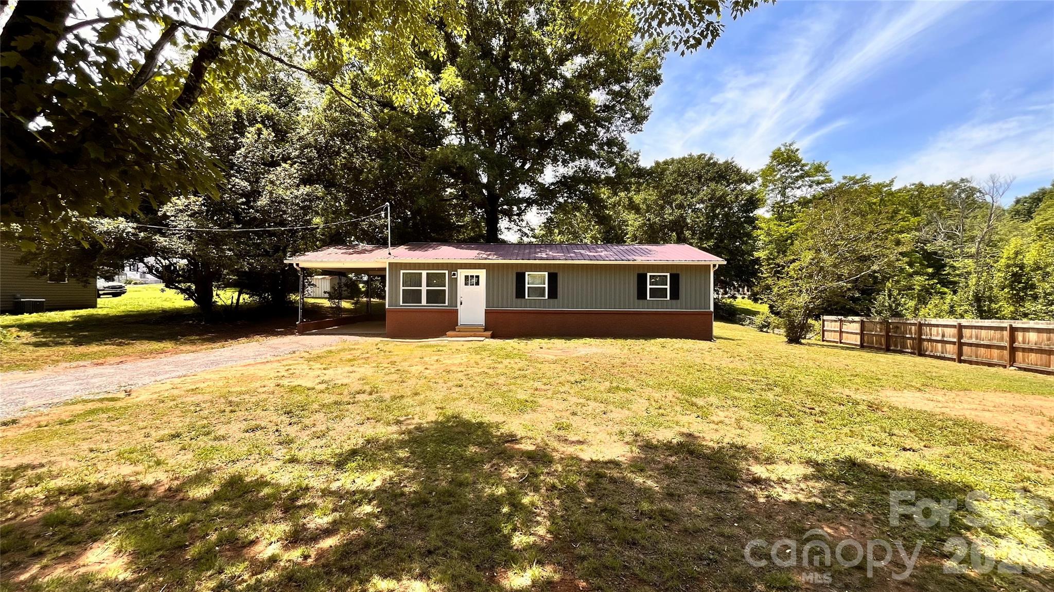 4009 Smokey Creek Road — Lenoir