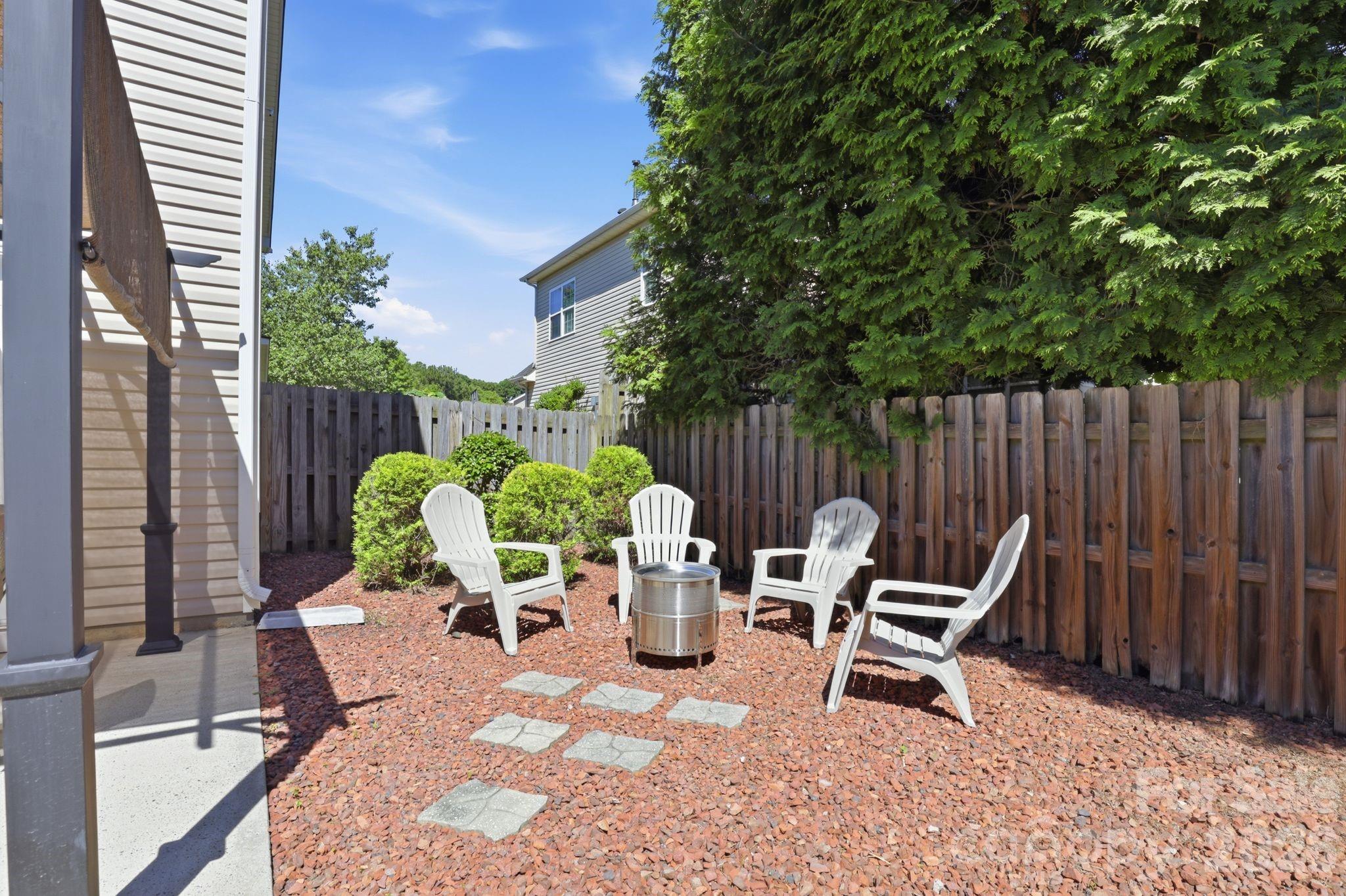 223 Pleasant Grove Lane — Mooresville