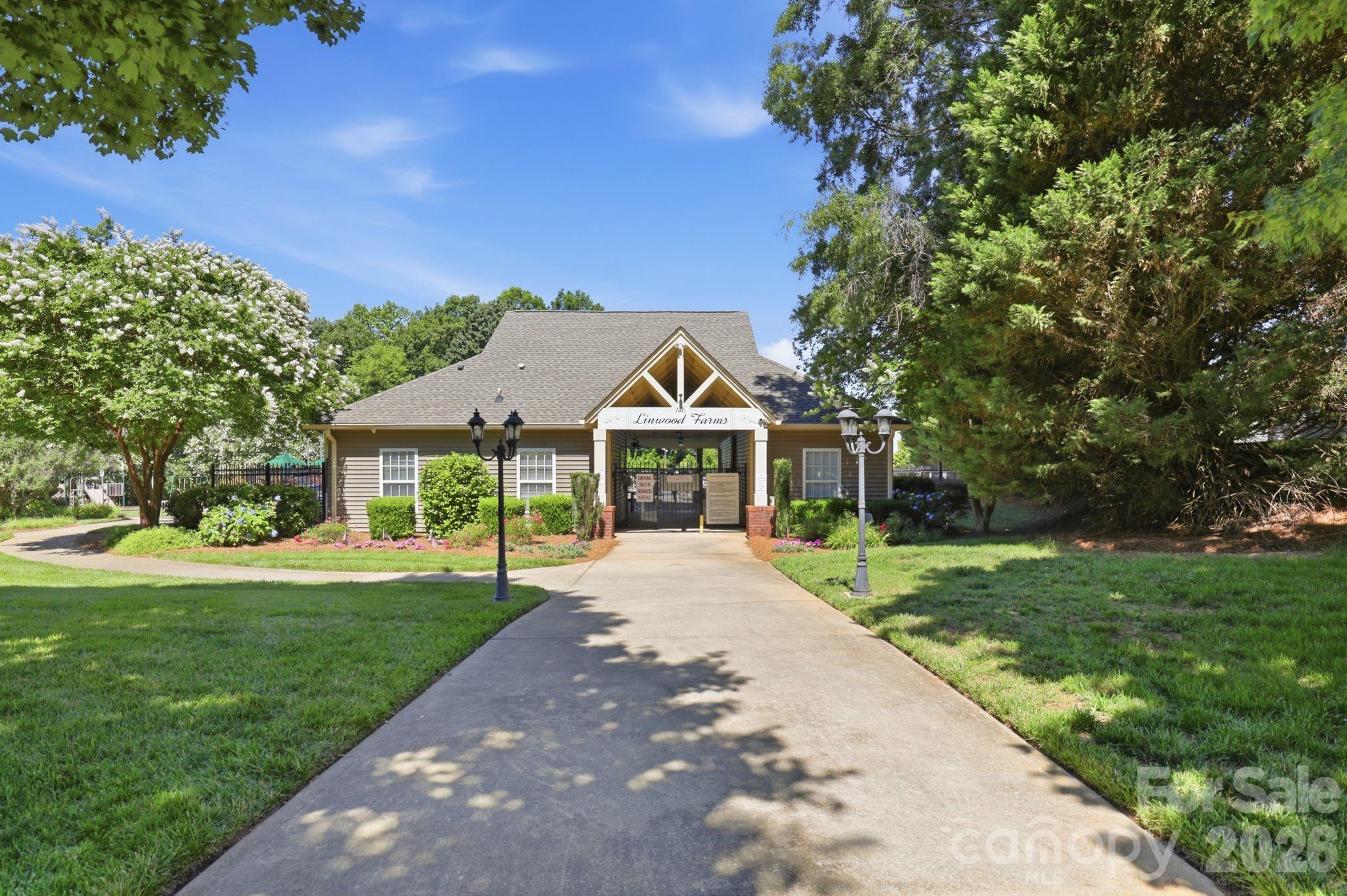 223 Pleasant Grove Lane — Mooresville