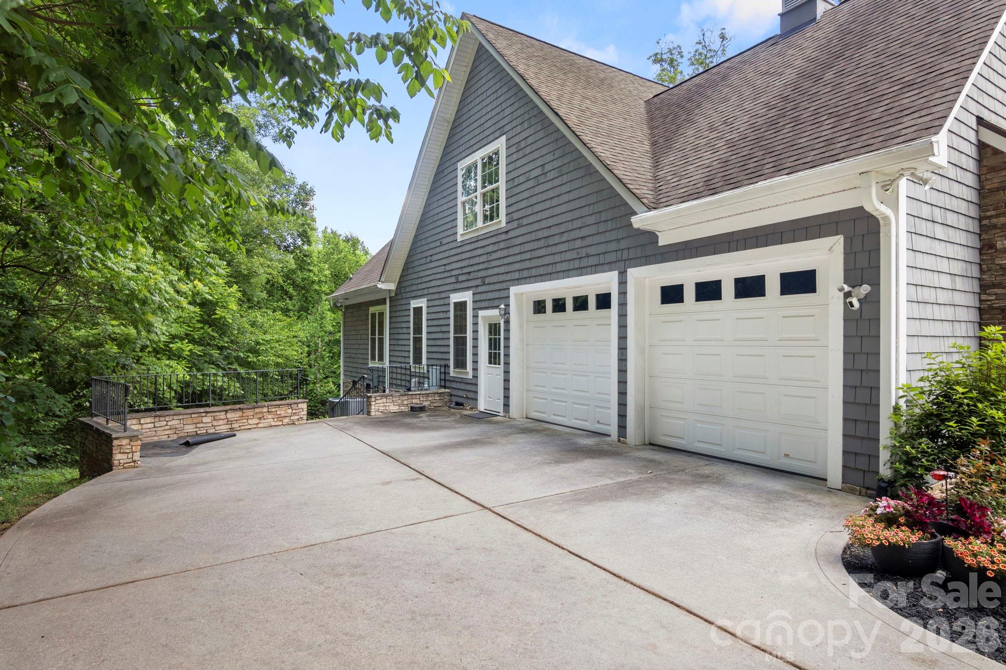 587 Amesbury Drive — Mt Ulla