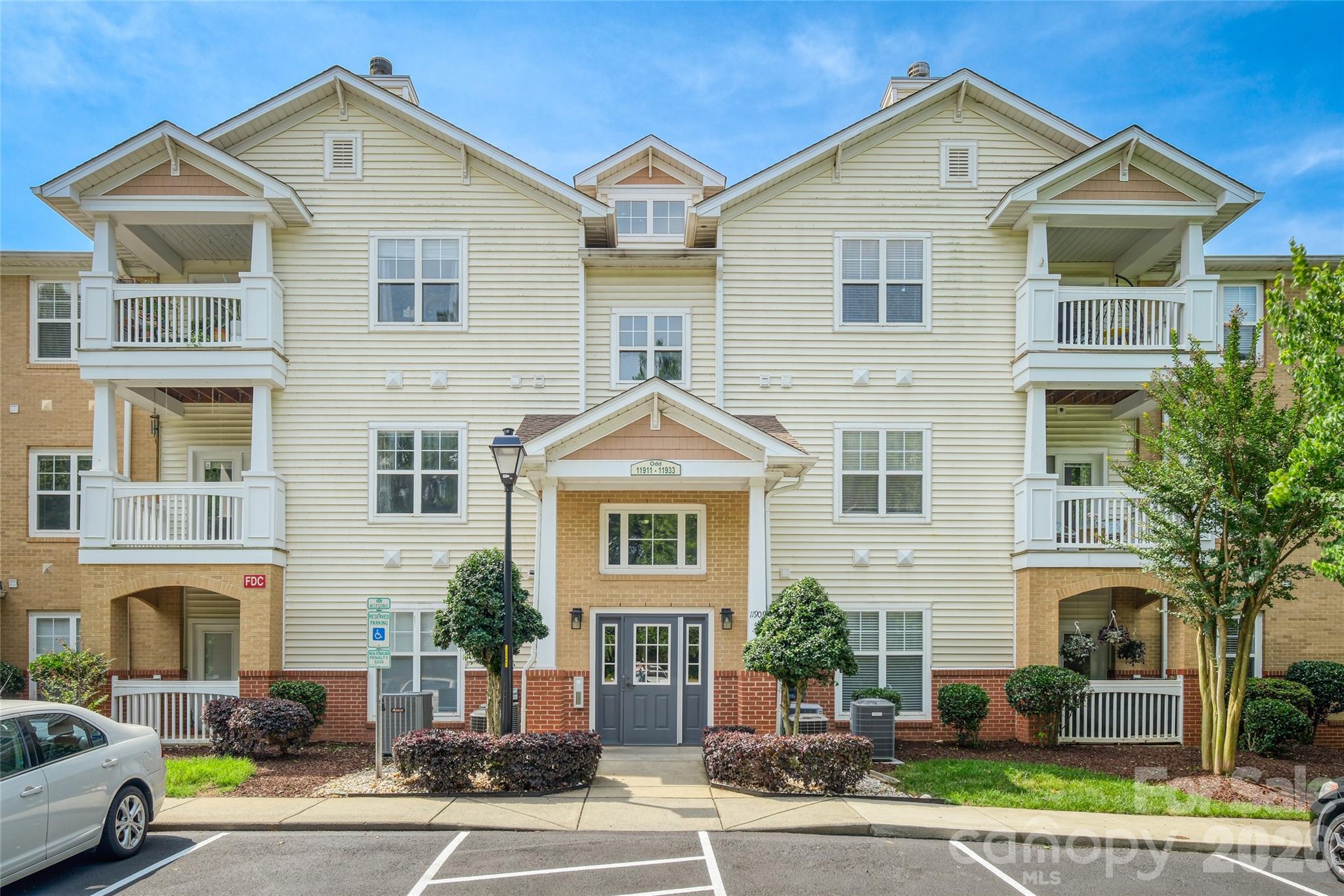 11915 Ridgeway Park Drive — Charlotte