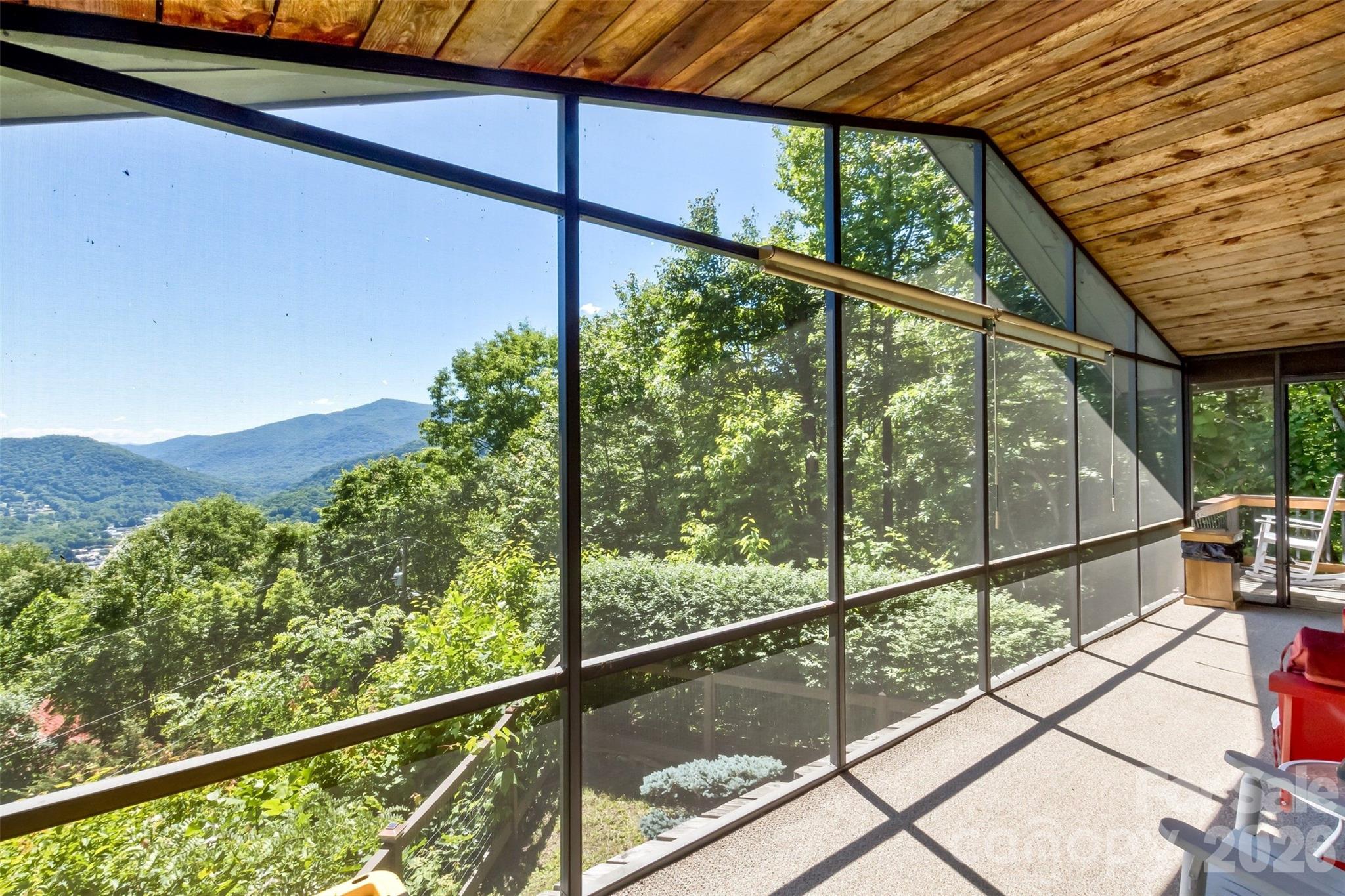 1059 Setzer Cove Road — Maggie Valley