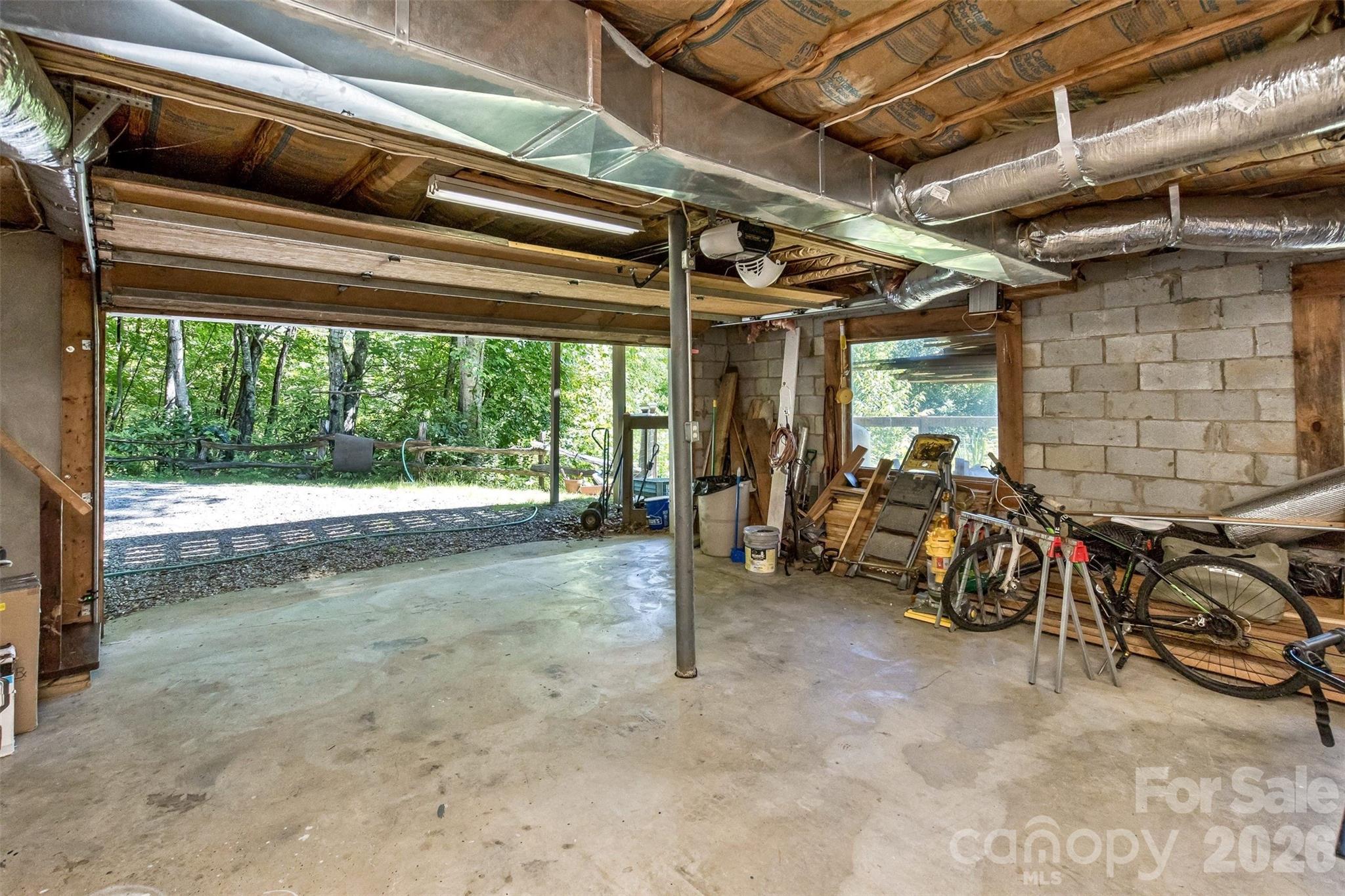 1059 Setzer Cove Road — Maggie Valley
