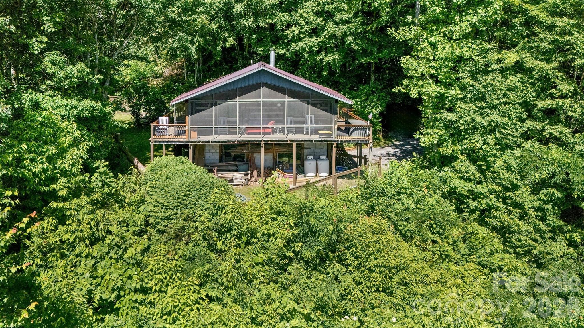 1059 Setzer Cove Road — Maggie Valley
