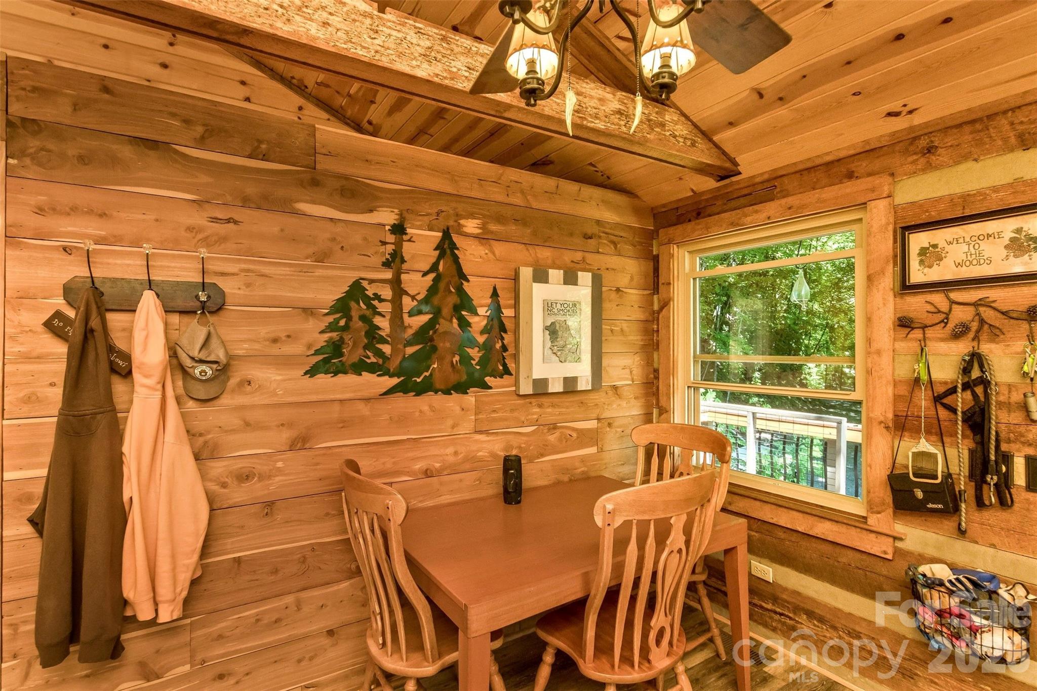 1059 Setzer Cove Road — Maggie Valley