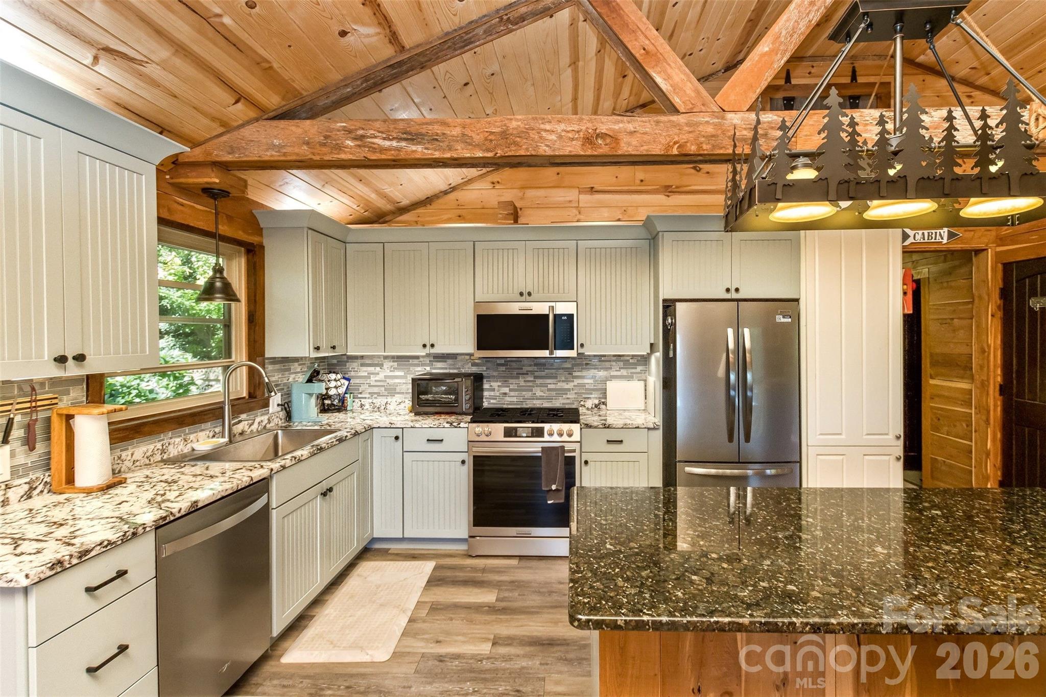 1059 Setzer Cove Road — Maggie Valley