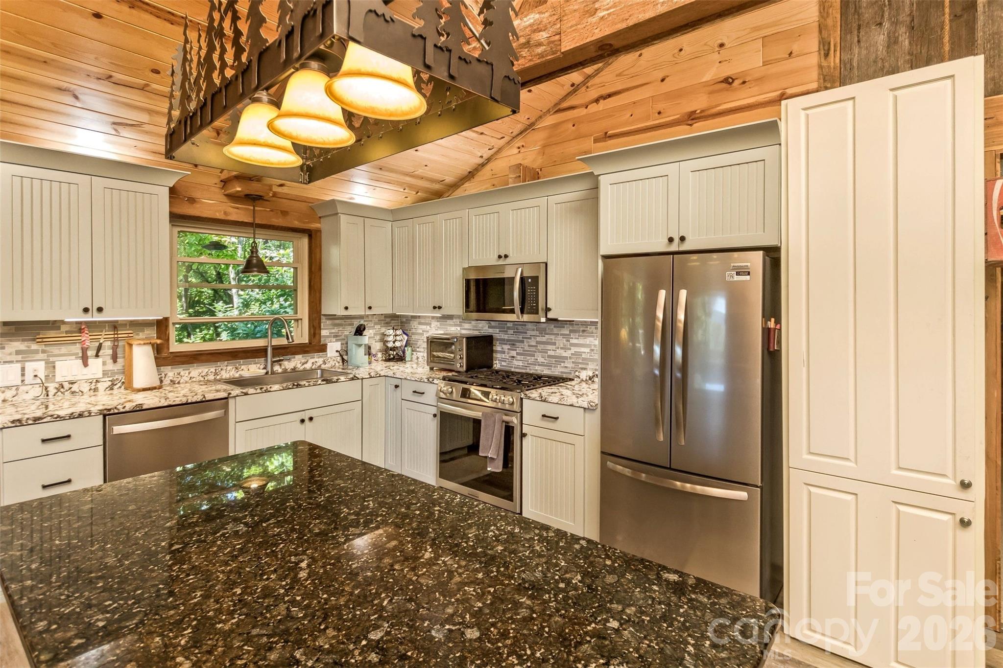 1059 Setzer Cove Road — Maggie Valley