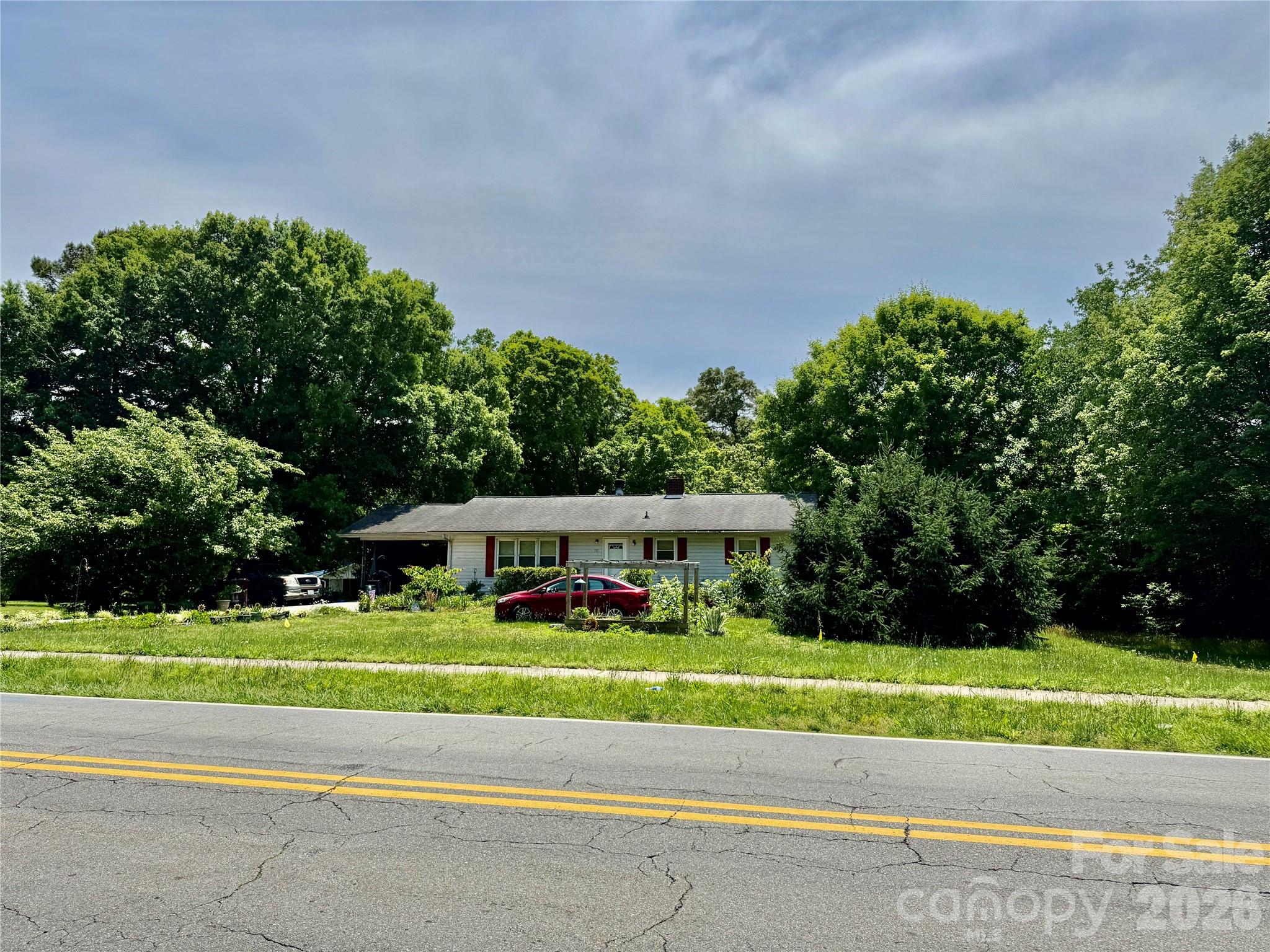 717 W Lee Avenue — Yadkinville