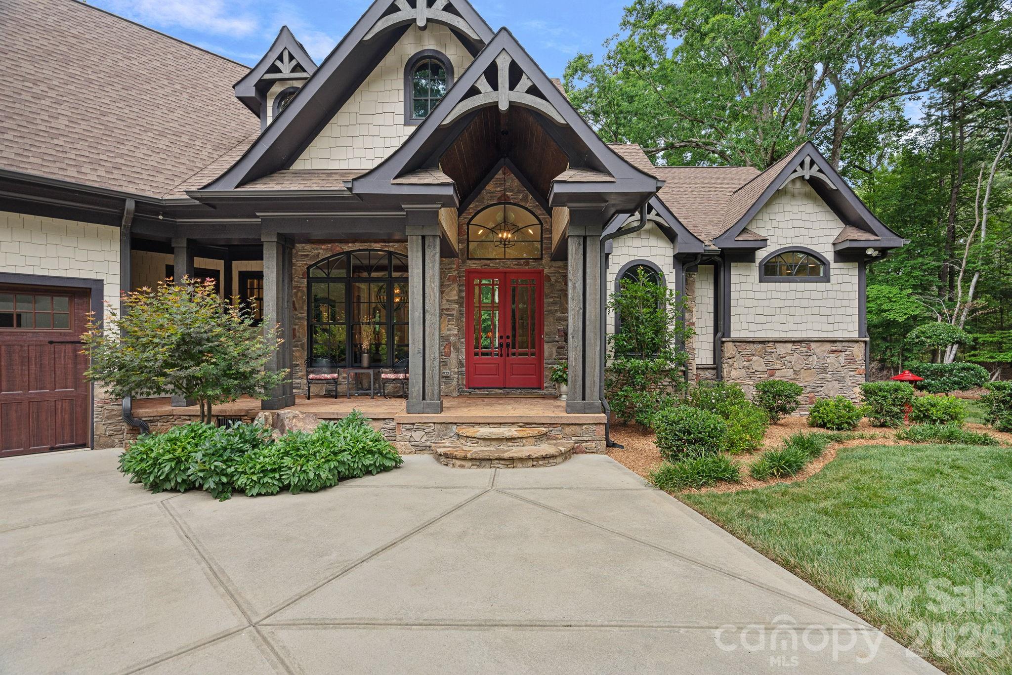 6808 Live Oaks Lane — Waxhaw