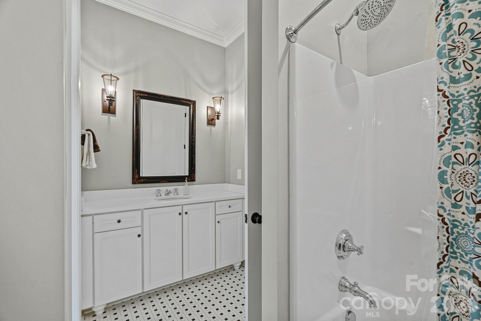 6808 Live Oaks Lane — Waxhaw
