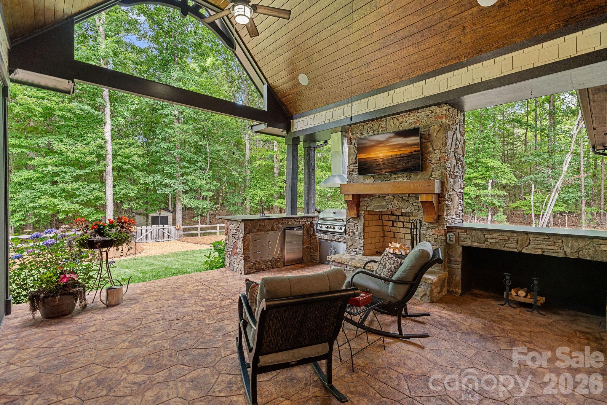 6808 Live Oaks Lane — Waxhaw