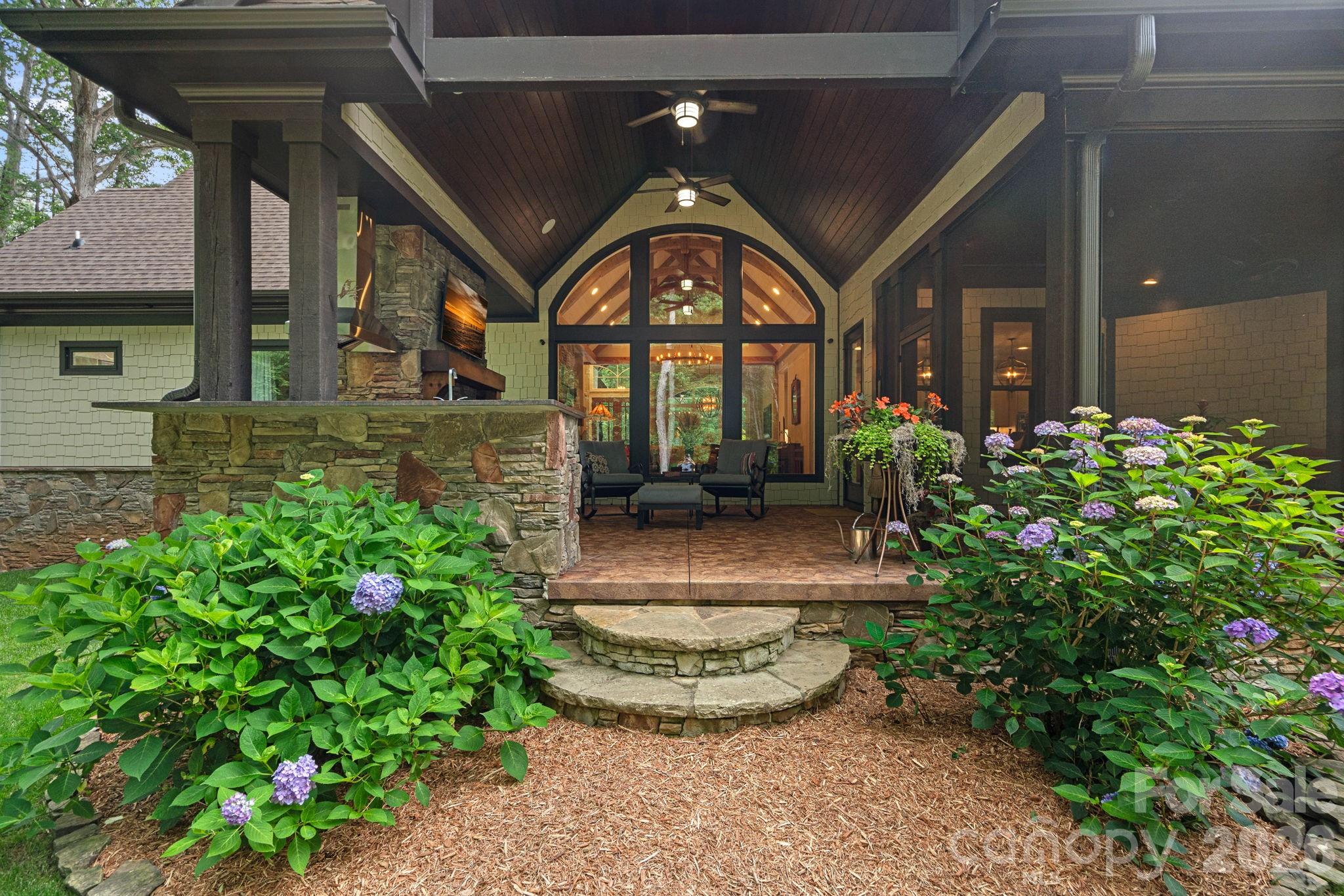 6808 Live Oaks Lane — Waxhaw