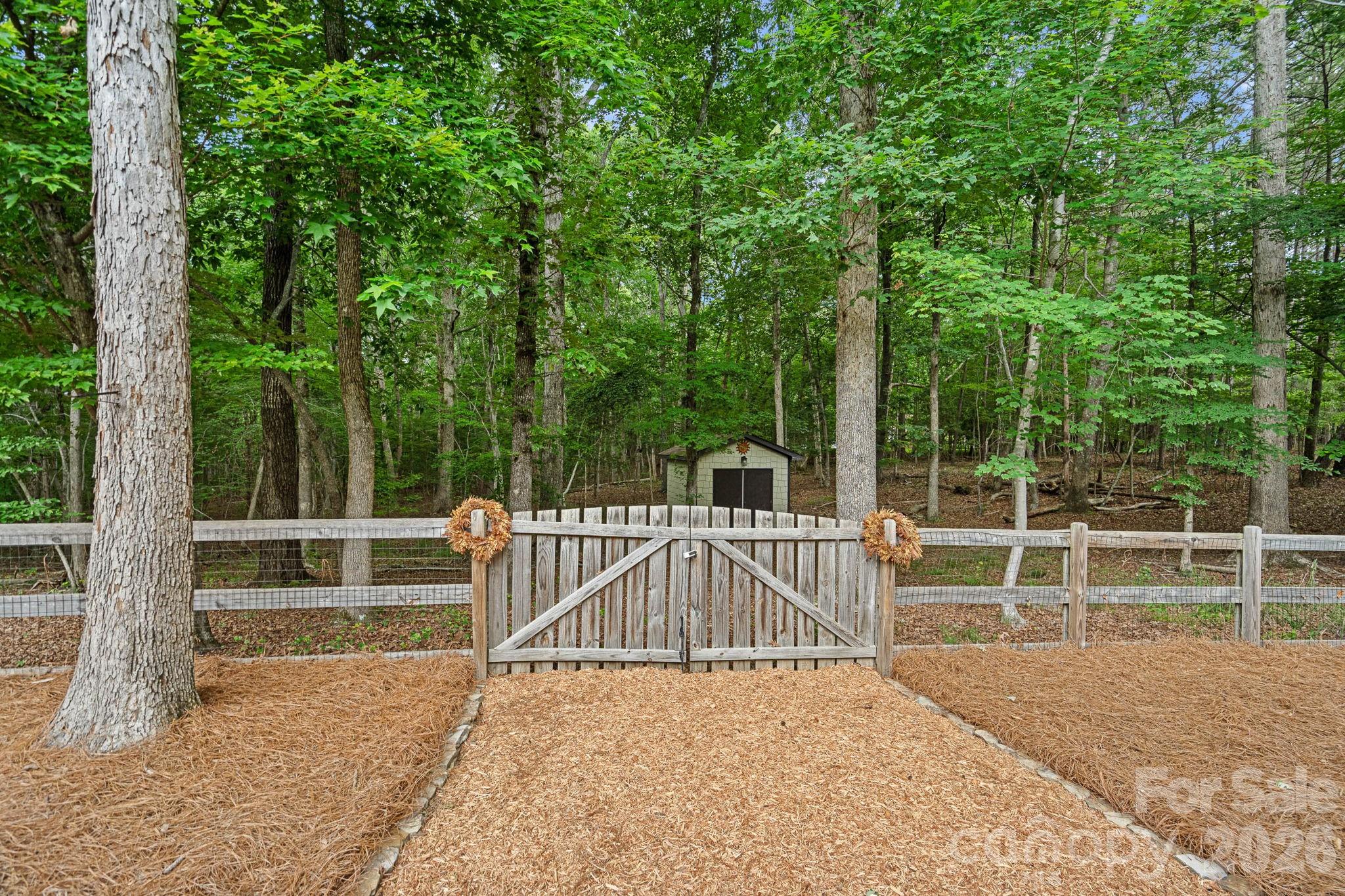 6808 Live Oaks Lane — Waxhaw
