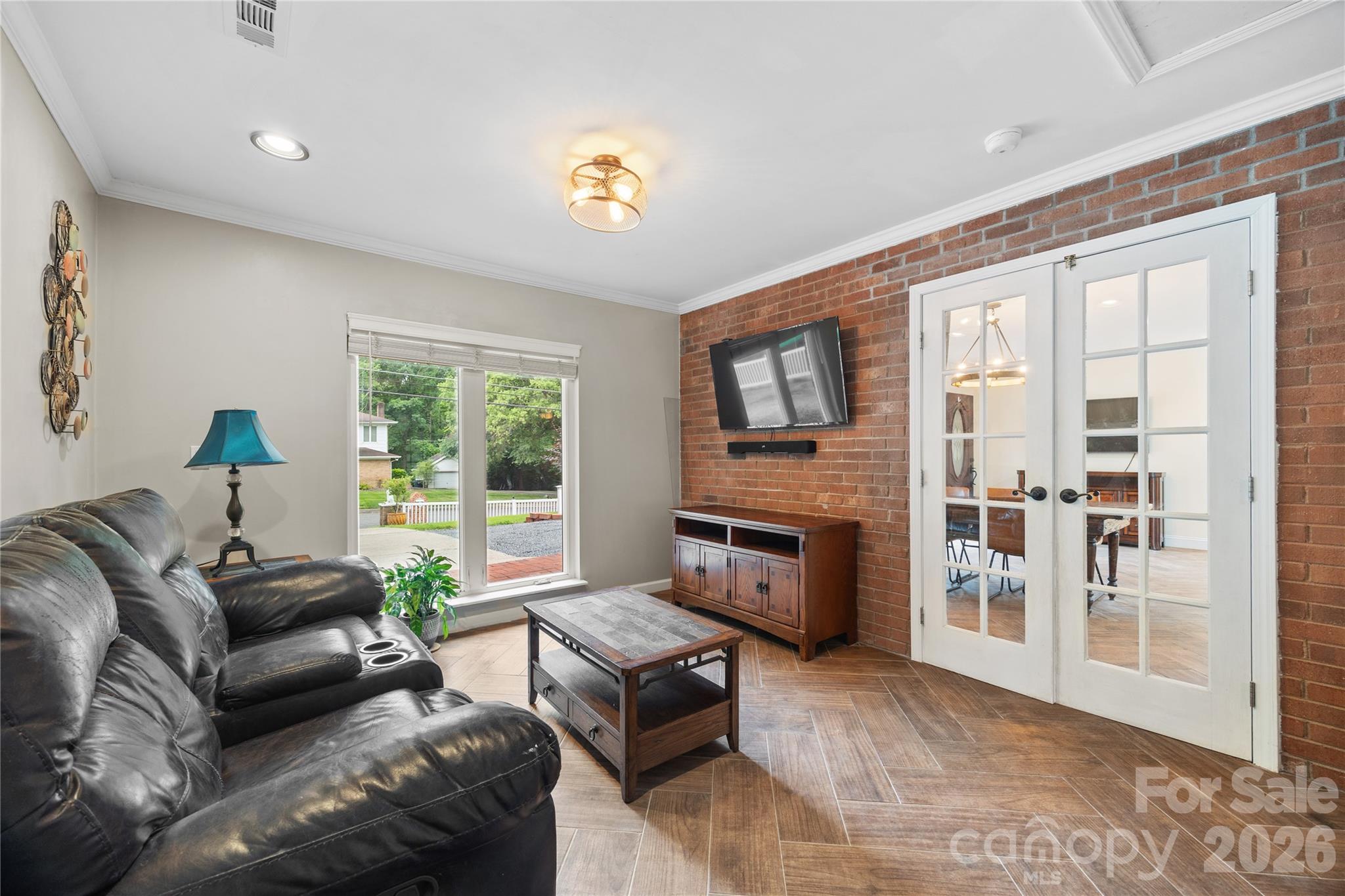 342 West Avenue — Troutman