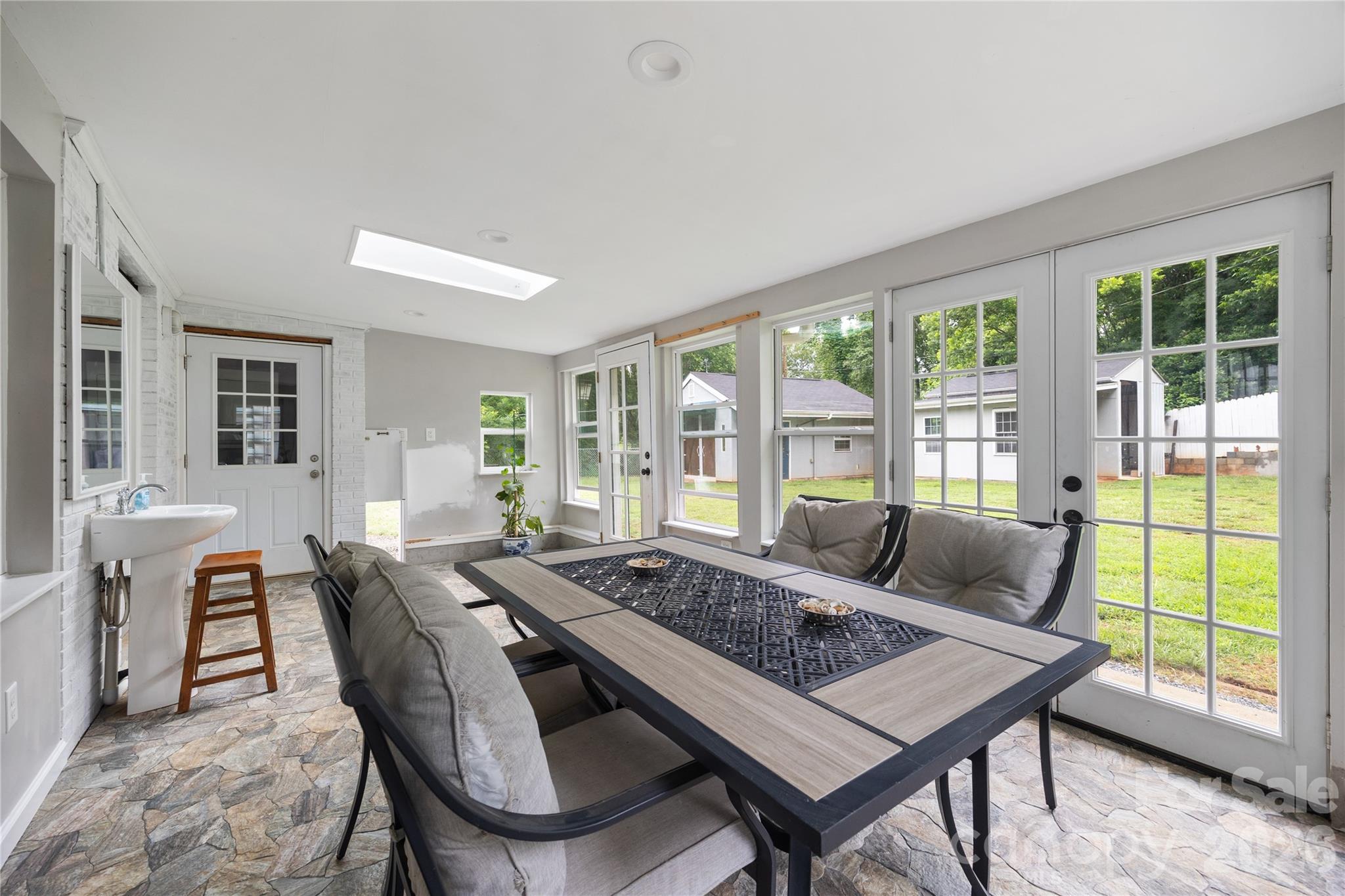 342 West Avenue — Troutman