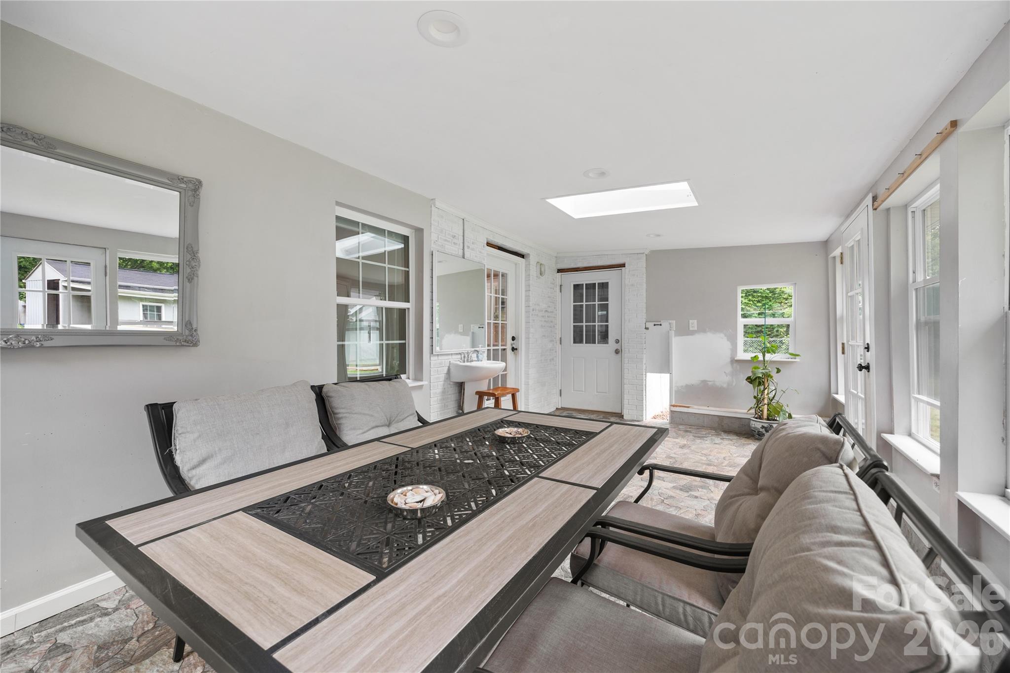 342 West Avenue — Troutman