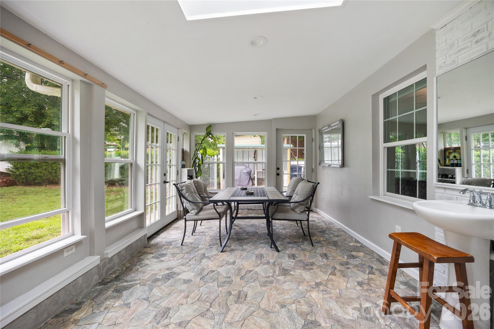 342 West Avenue — Troutman