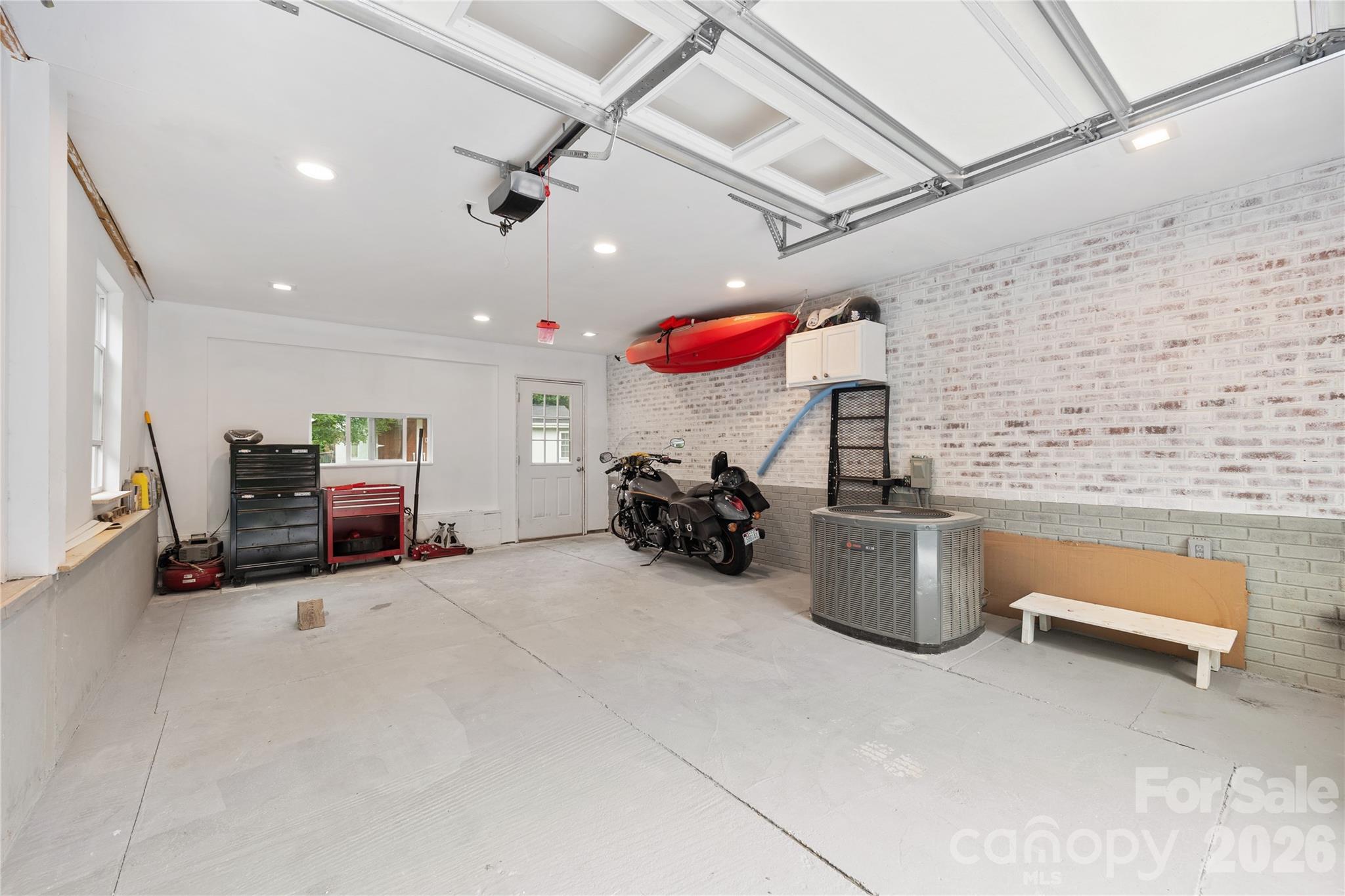 342 West Avenue — Troutman