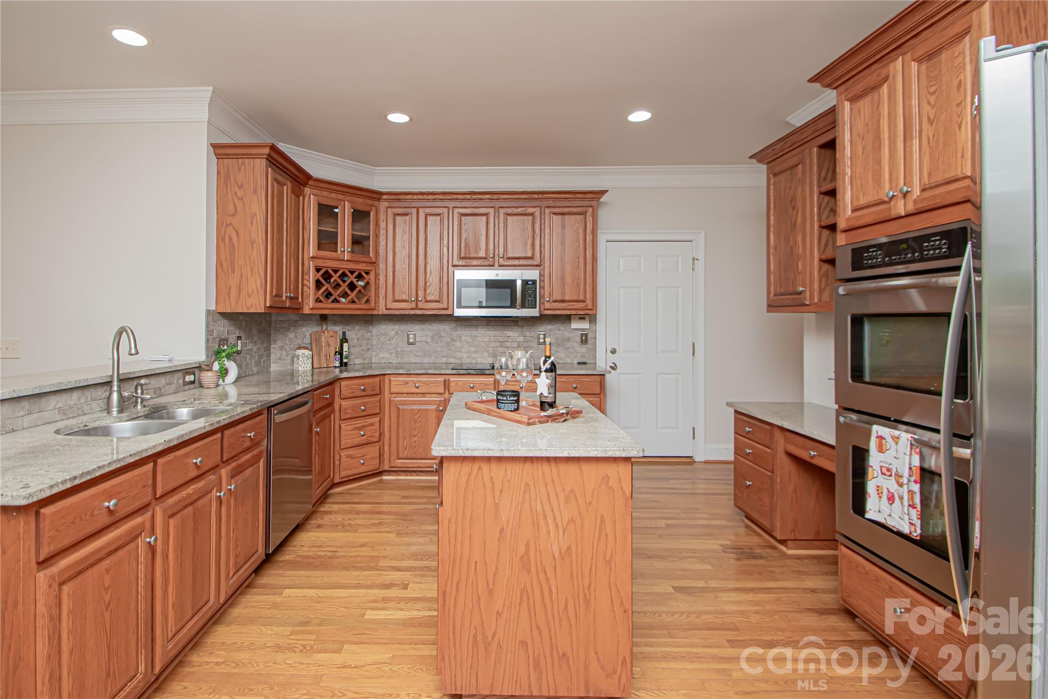 1015 Estate Lane — Matthews