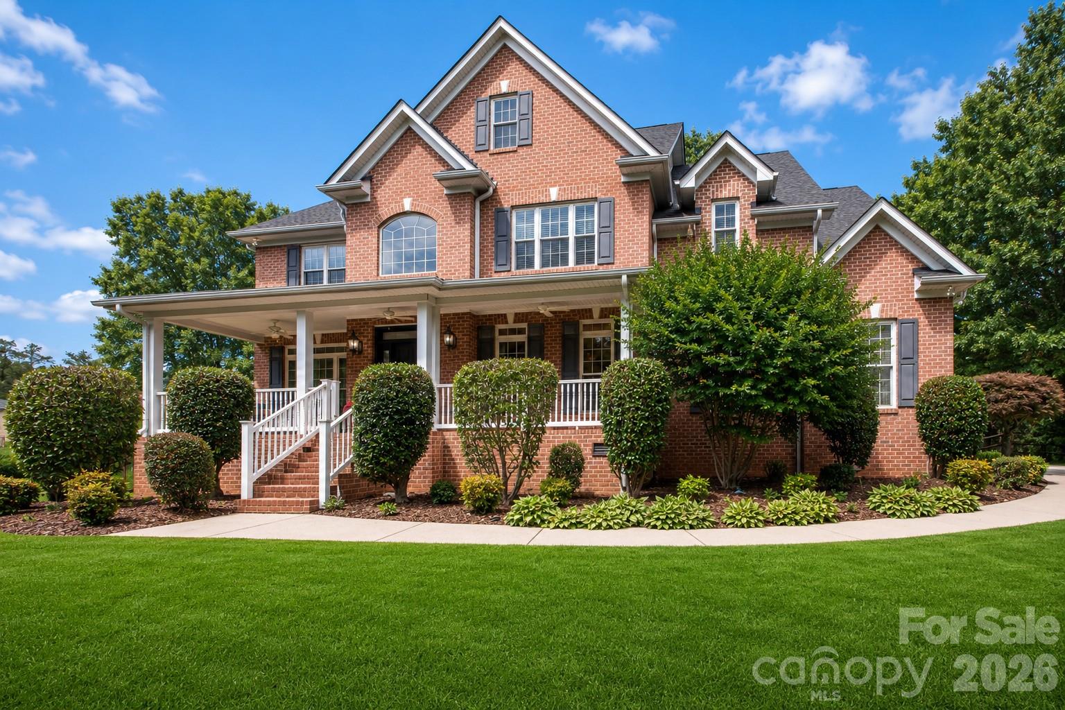 1015 Estate Lane — Matthews
